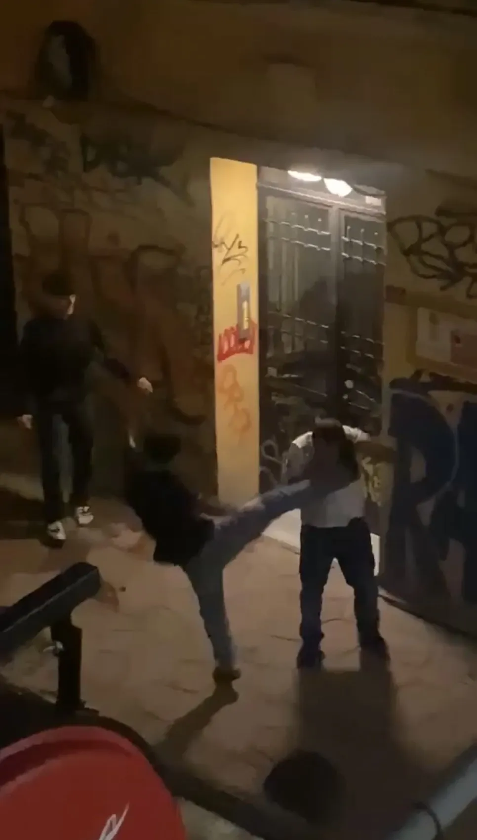 Beyoğlu'nun karanlık sokaklarında dehşet: 21 suç kayıtlı çocuk çete tutuklandı