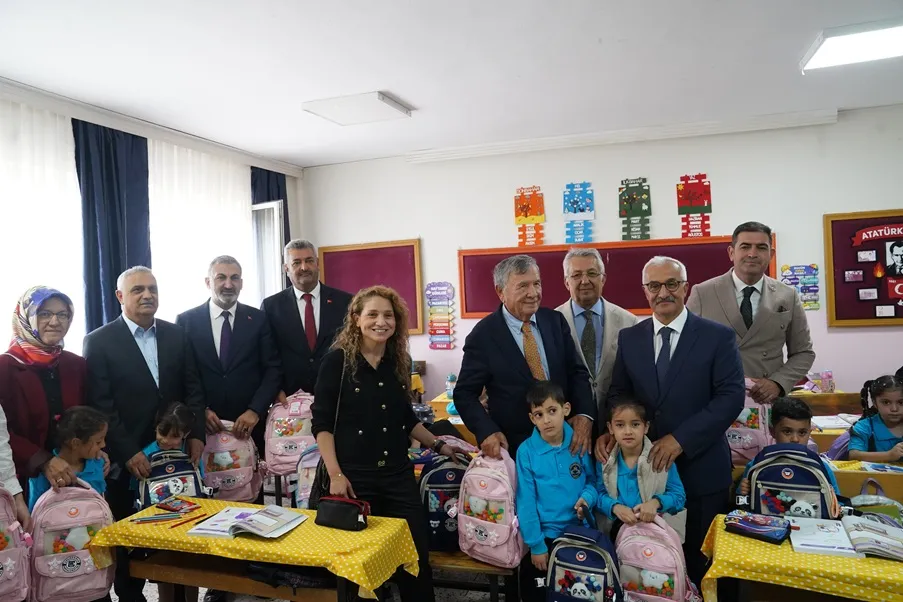 Dilovası'nda bin minik öğrencinin okul heyecanına sanayici dokunuşu