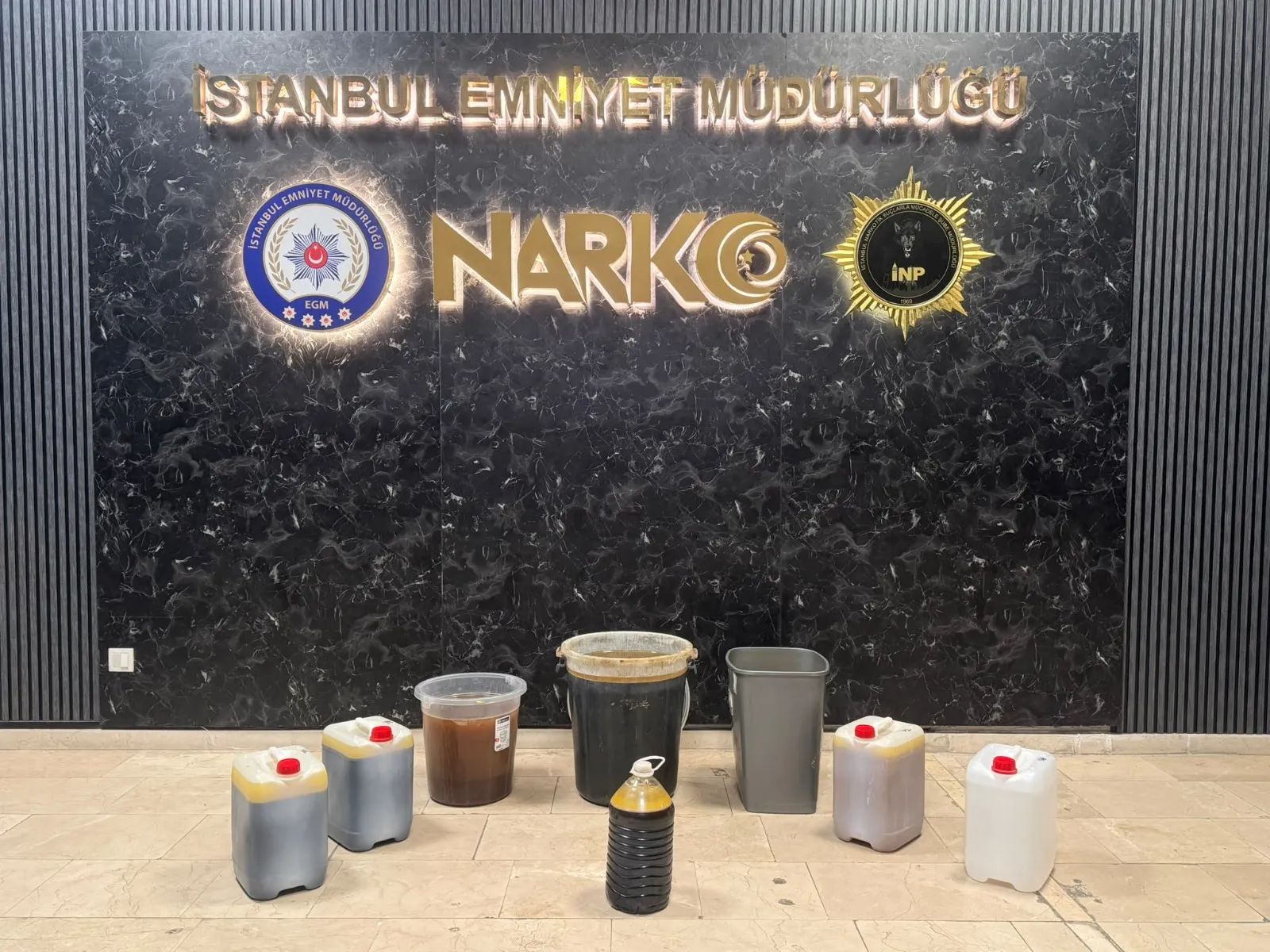 İstanbul'da zehir tacirlerine dev darbe: Milyonluk hap üretimi engellendi