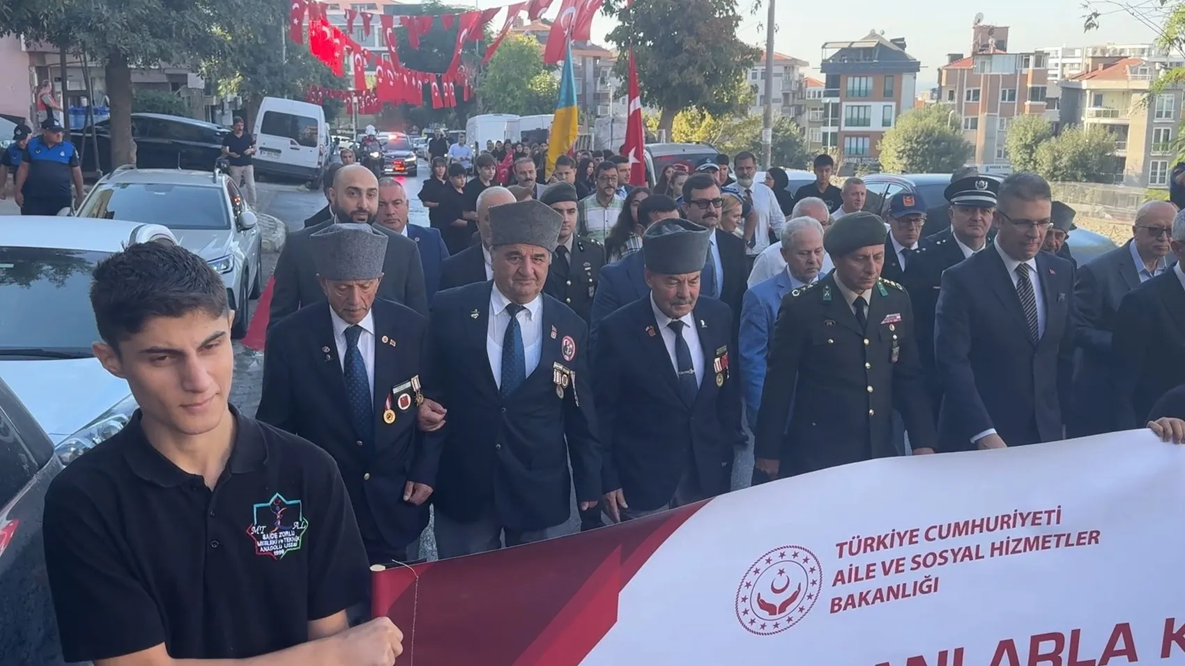 Avcılar’da Gaziler Günü için tek yürek oldular: Anlamlı yürüyüşle minnetlerini sundular