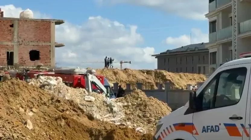 Başakşehir'de korkutan göçük: Bir işçi için zamana karşı yarış sürüyor