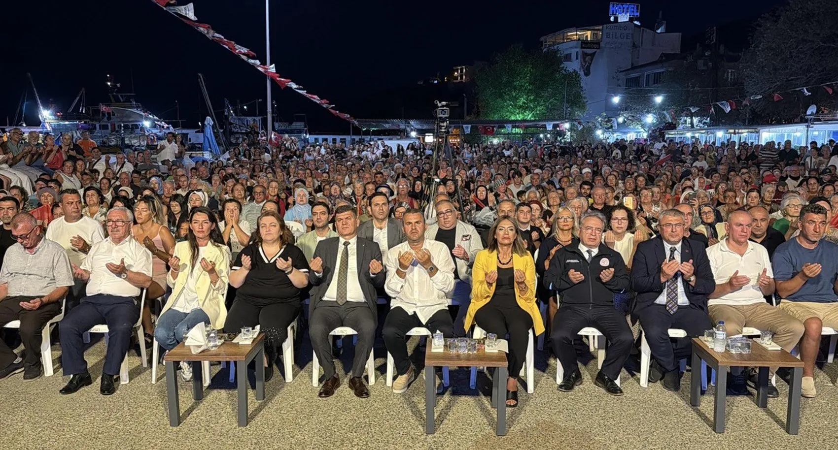 Tekirdağ'da denizcilerin büyük buluşması: Ağlar bereket için atıldı, liman şenlendi
