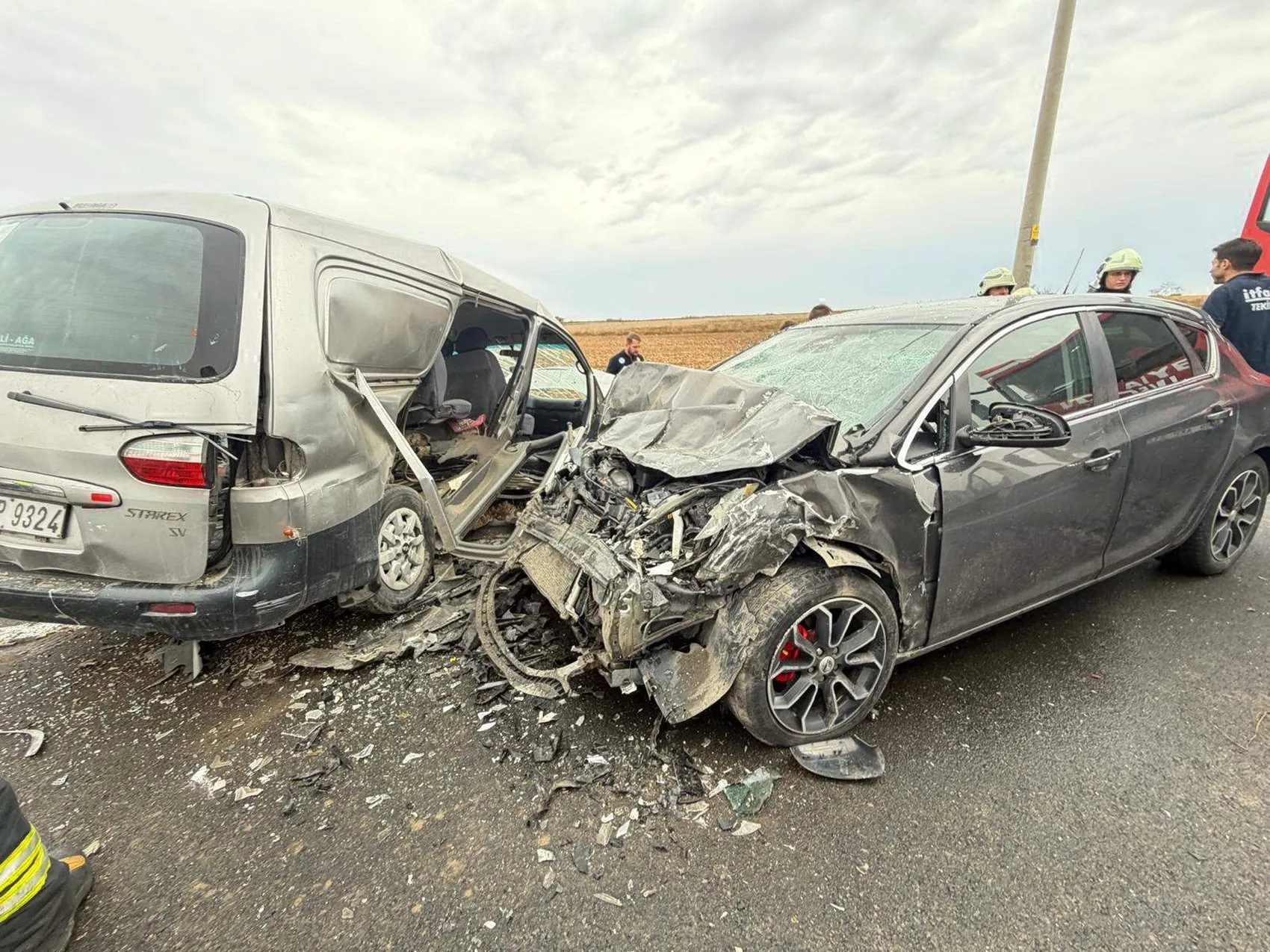 Tekirdağ'da korkunç çarpışma: İki araç hurdaya döndü, altı kişi hastanelik oldu