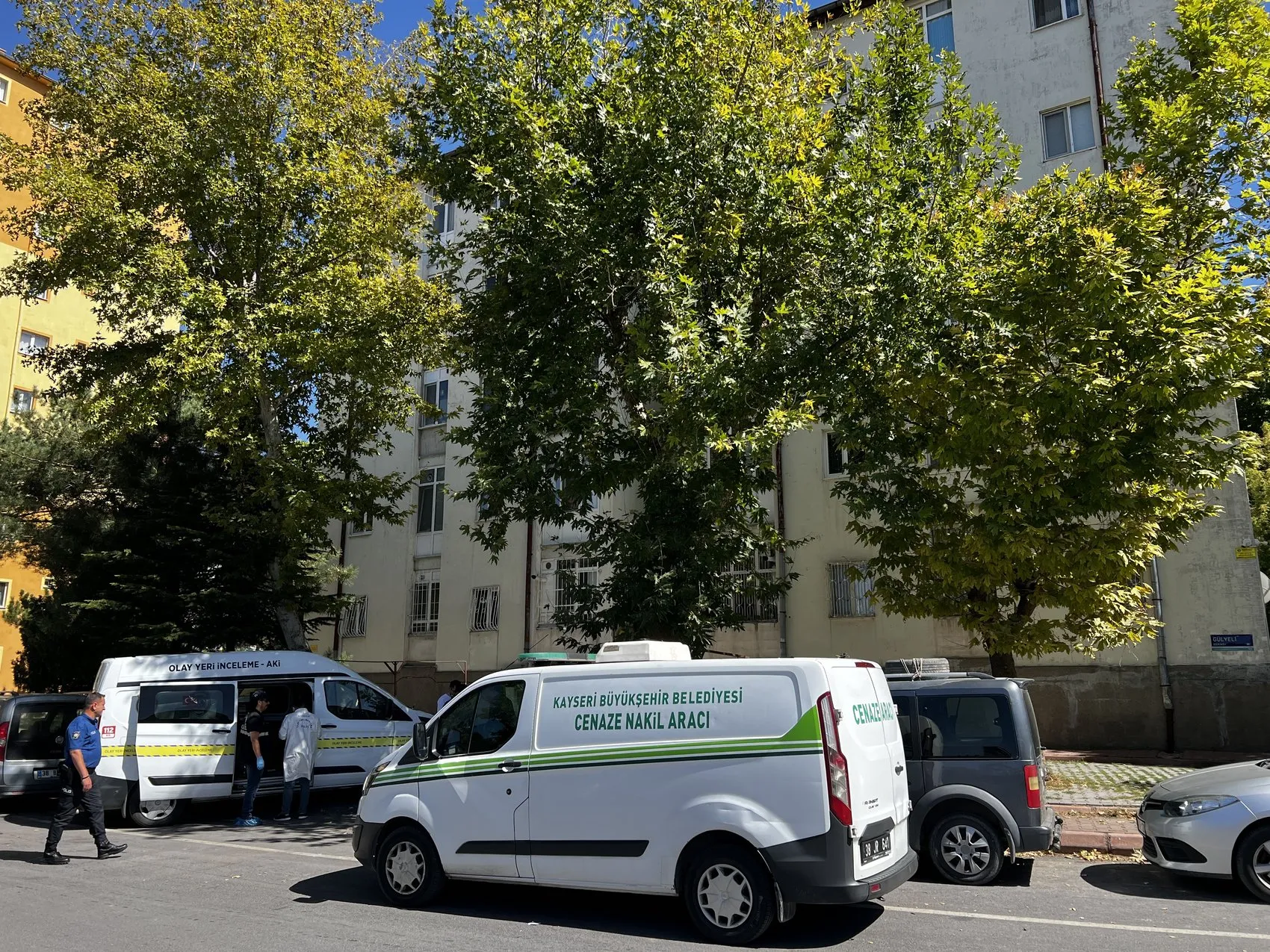 Kayseri'de apartman dairesinden gelen ağır koku acı gerçeği ortaya çıkardı