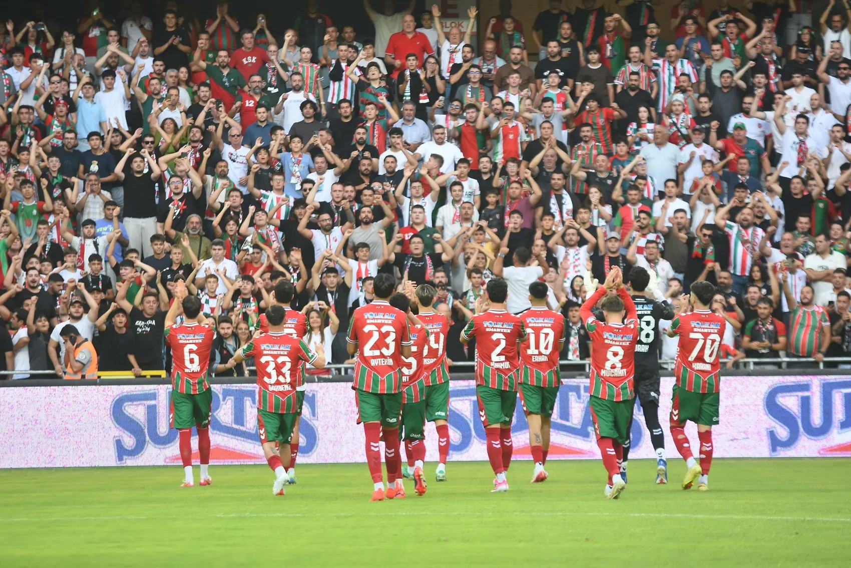 İzmir derbisinde tansiyon yükseldi: Başkan sahaya indi