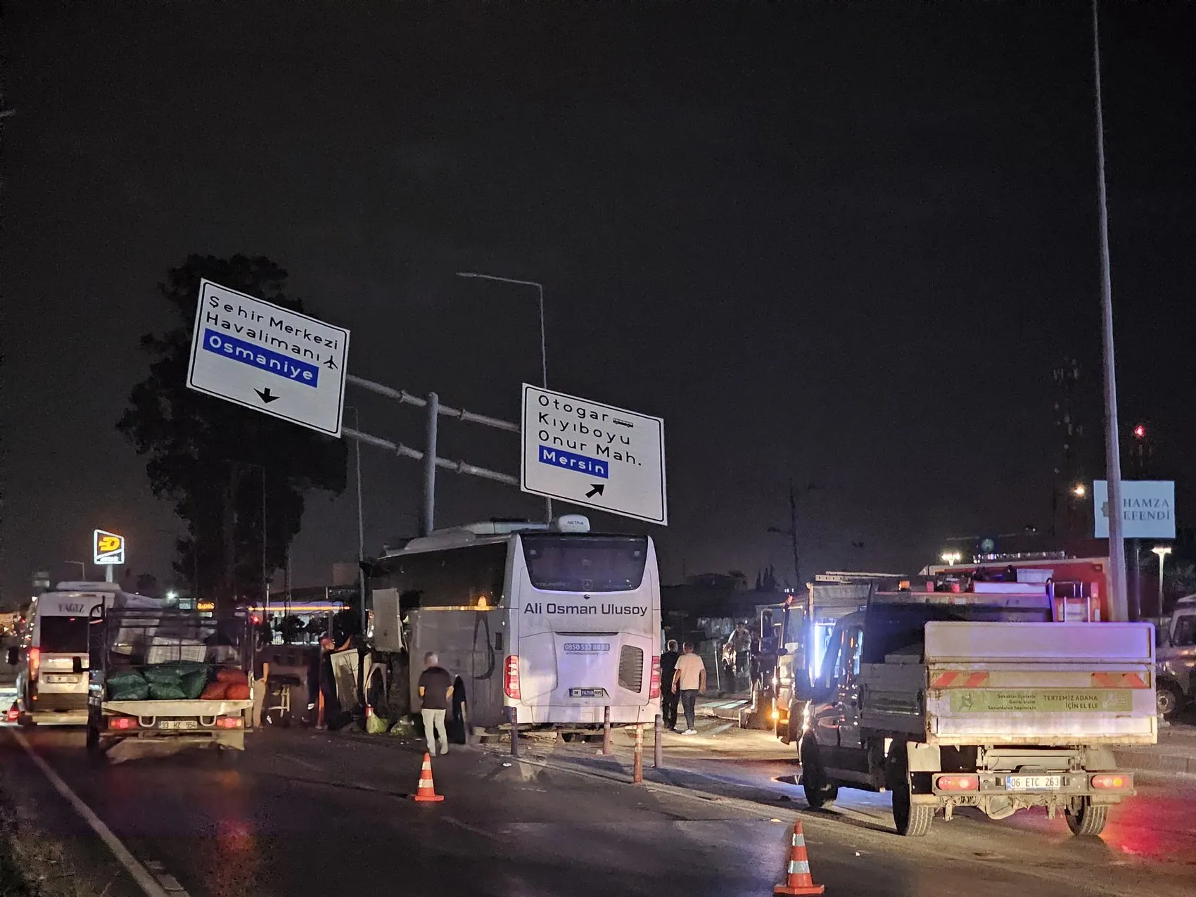Adana'da gece yarısı dehşeti: Otobüs demir yığınına döndü