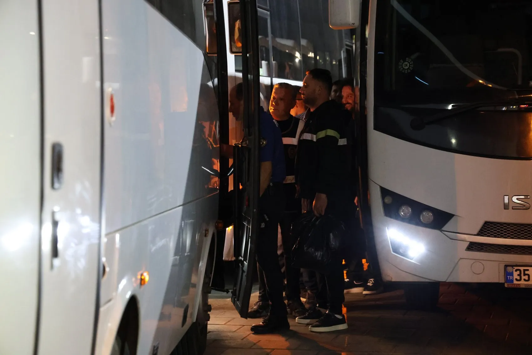 Seferihisar Belediyesi'nde rüşvet operasyonu: 47 kişi hakim karşısına çıkarıldı