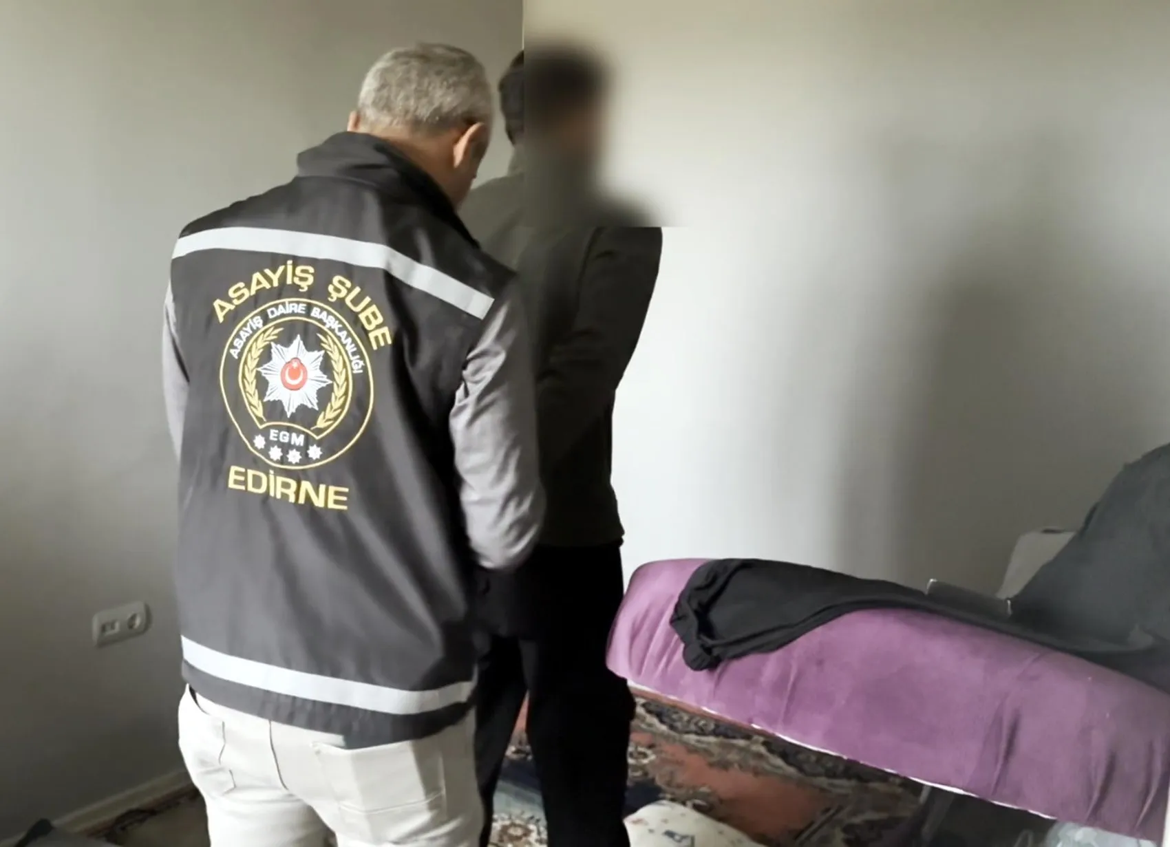 Polis kapıyı çaldığında bazanın altına saklanmıştı: 15 yıllık firar bitti