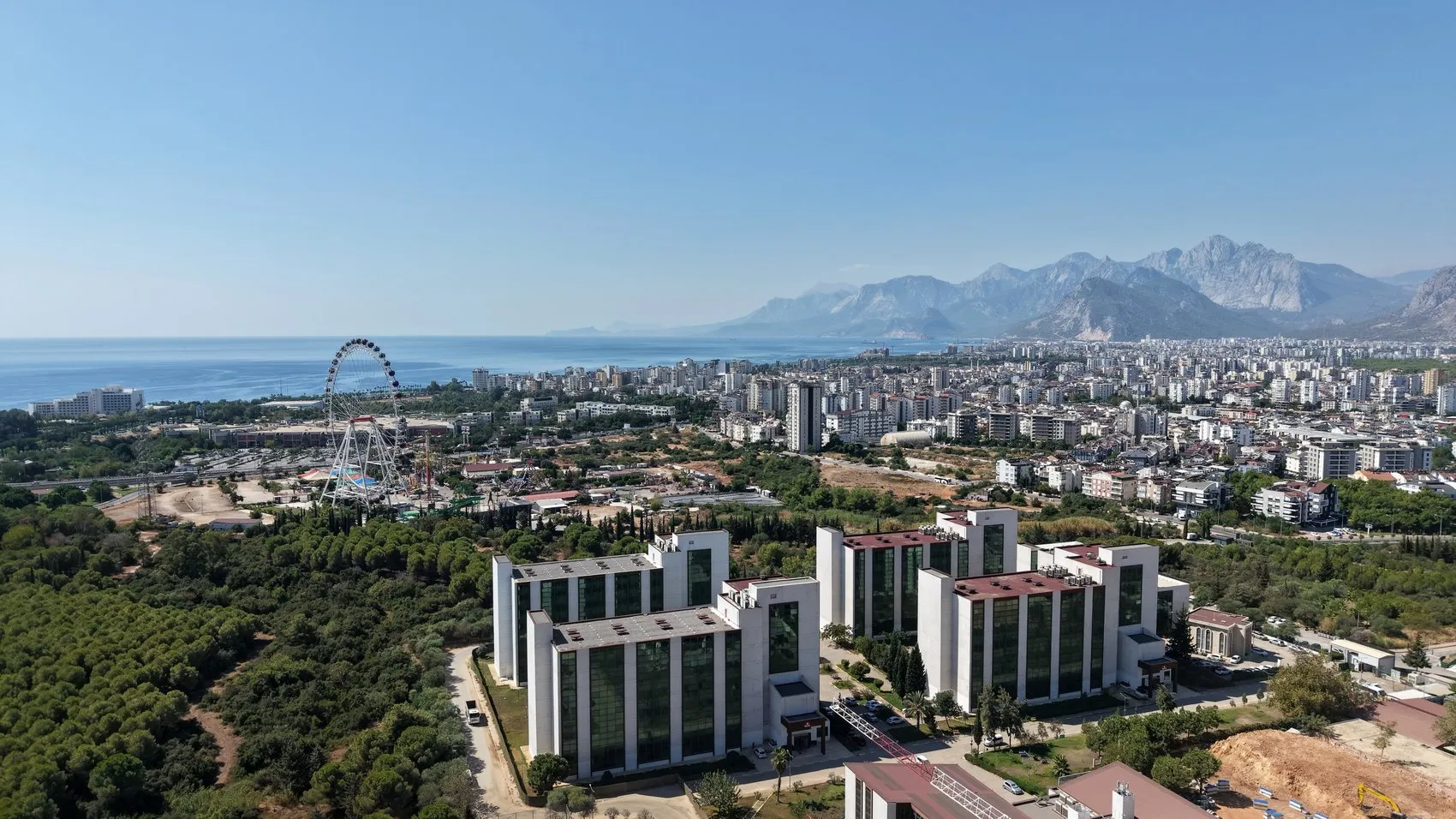 Milyonluk manzaraya bin liraya komşuluk: Antalya'da öğrencilere 5 yıldızlı otel konforu