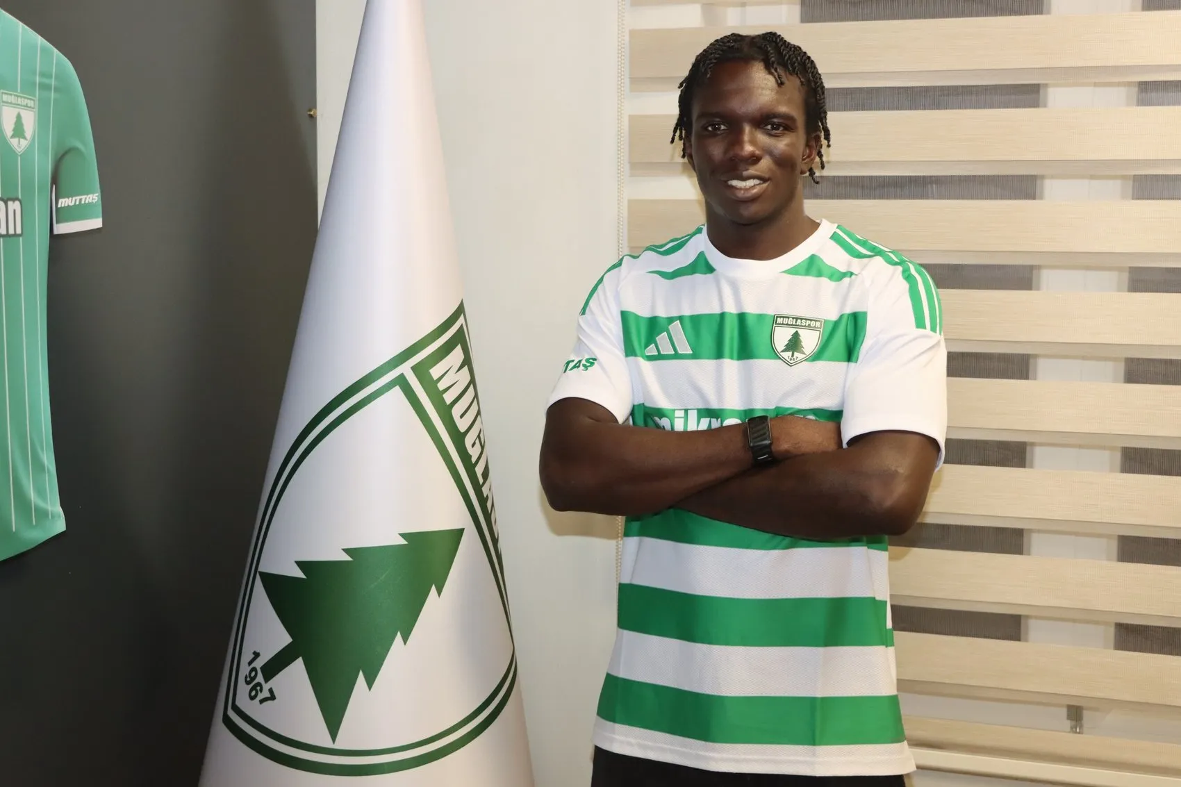 Muğlaspor'un son dakika hamlesi: Dünya turundan gelen genç yetenek yeşil-beyazlı formayı giydi