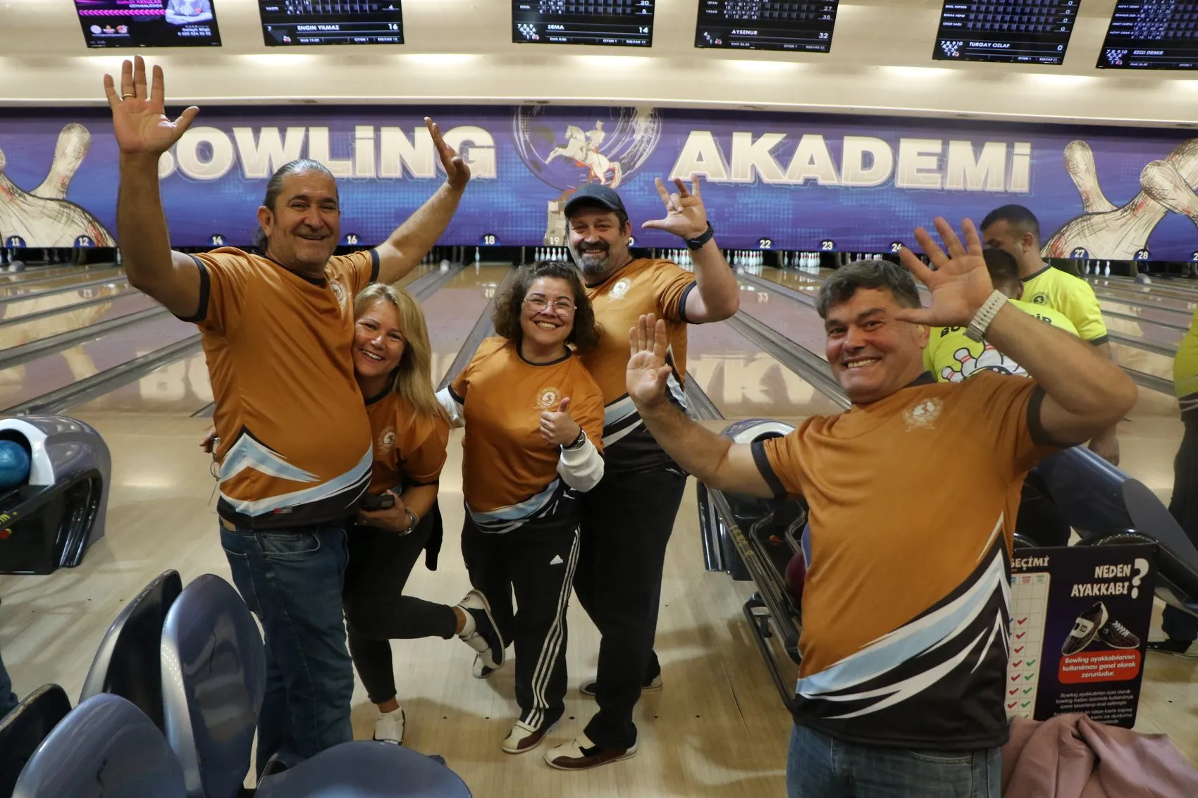Samsun'da sessizliğin sesi bowling salonunda yankılandı