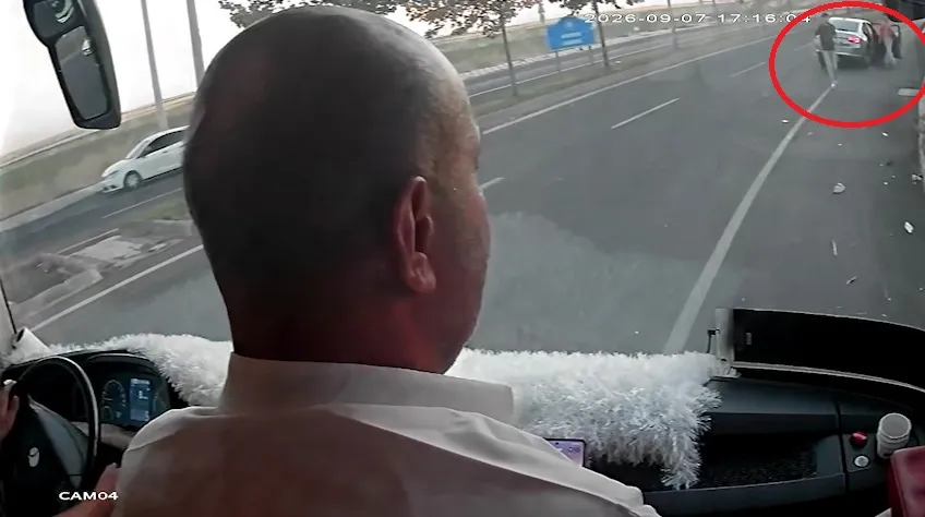 Diyarbakır'da dehşet anları: Kaldırımda yürüyen anne ve iki çocuğuna otomobil çarptı