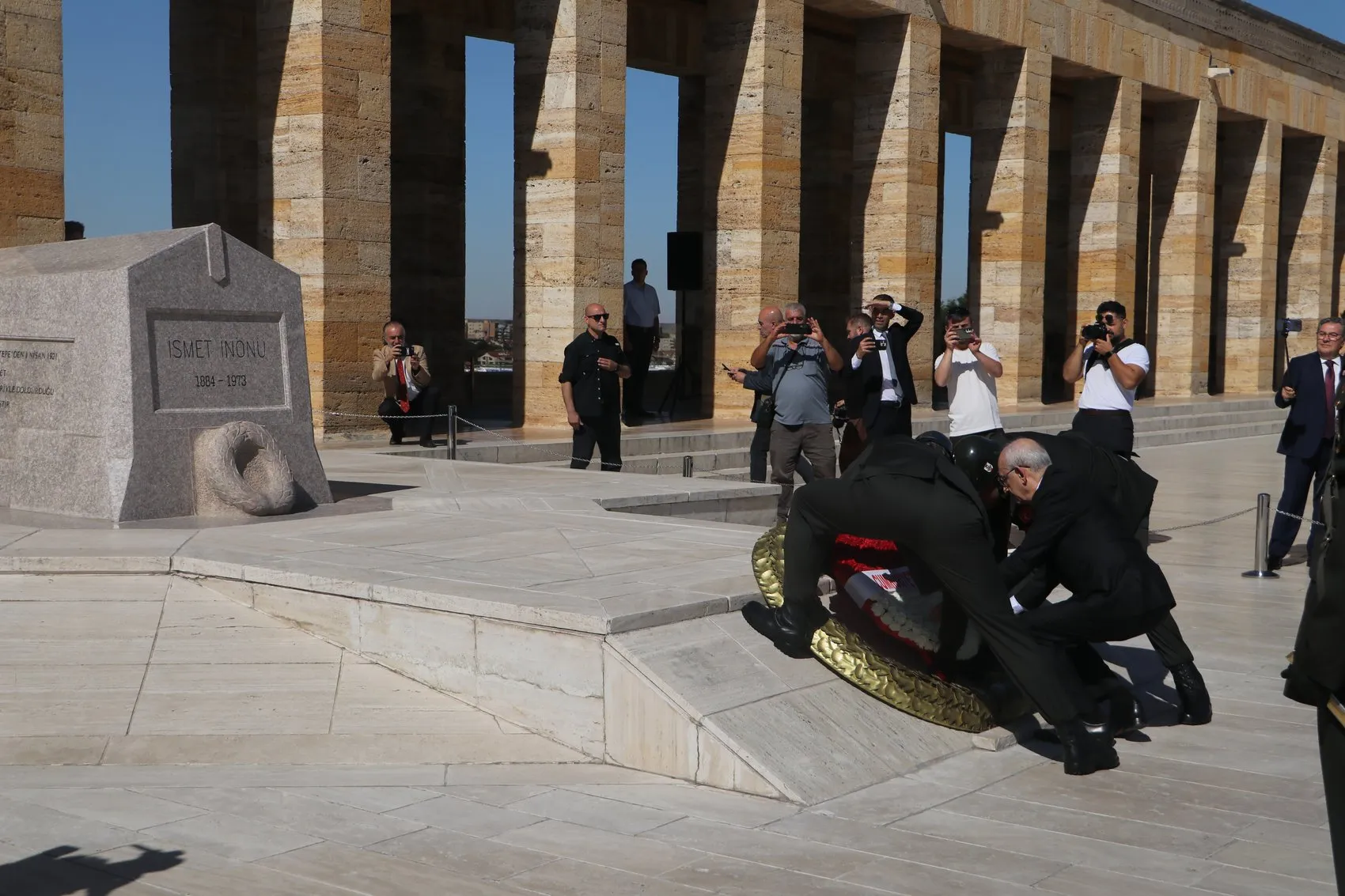 CHP'nin 103'üncü yıl dönümünde Anıtkabir'de tarihi buluşma: Kılıçdaroğlu'ndan demokrasi vurgusu