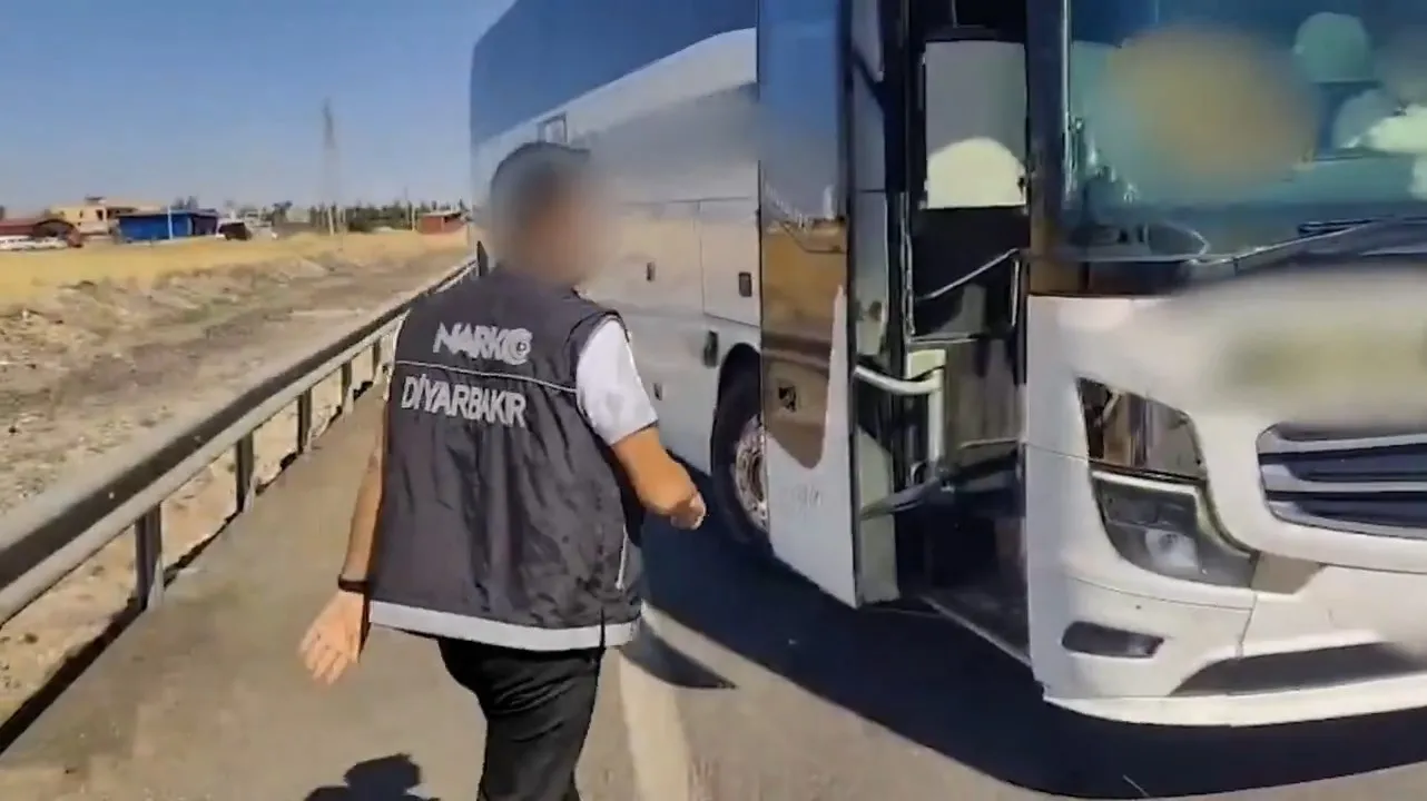 Diyarbakır'da mide bulandıran narkotik operasyonu: 780 gram metamfetaminle yakalandılar
