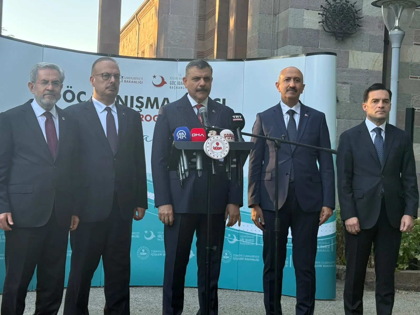 Okullarda güvenlik alarmı: 31 bin yeni görevli ve el dedektörü dönemi başladı