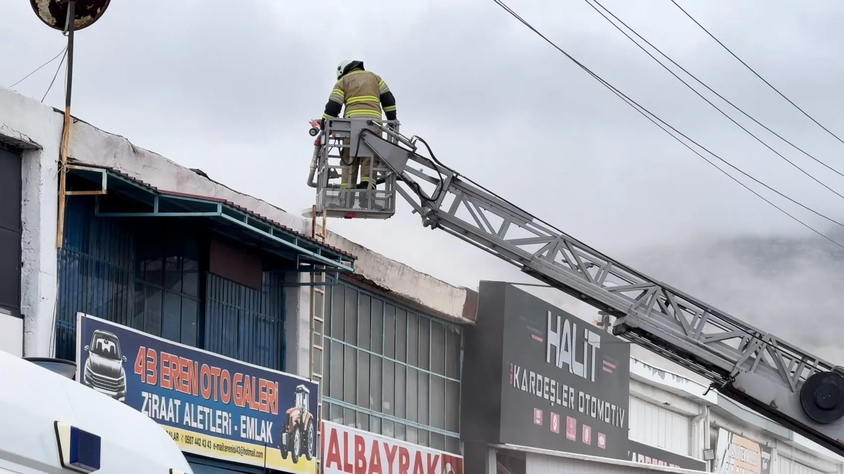 Kütahya'da Galericiler Sitesi'nde korkutan dumanlar: İki iş yeri etkilendi