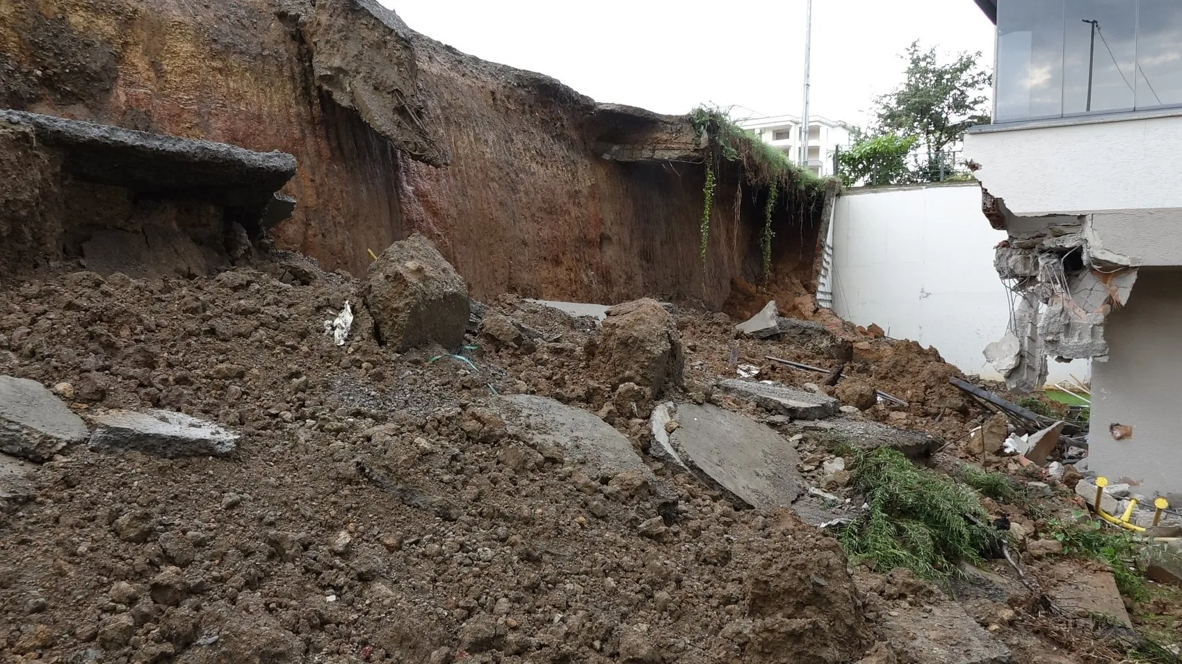 Trabzon'da kabus dolu gece: Metrekareye düşen 50 kilogram yağış şehri felç etti