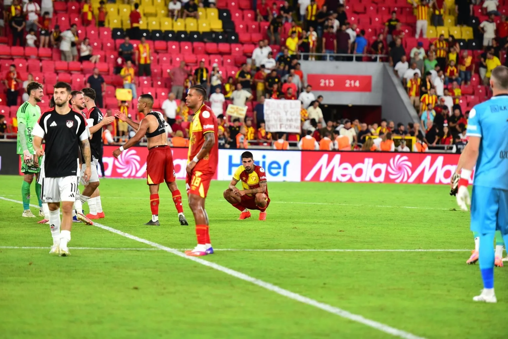 Göztepe'de Adnan Süvari Sezonu kabusa döndü: Tribünler isyanda, kaleci Gugeshashvili'den şok tehdit