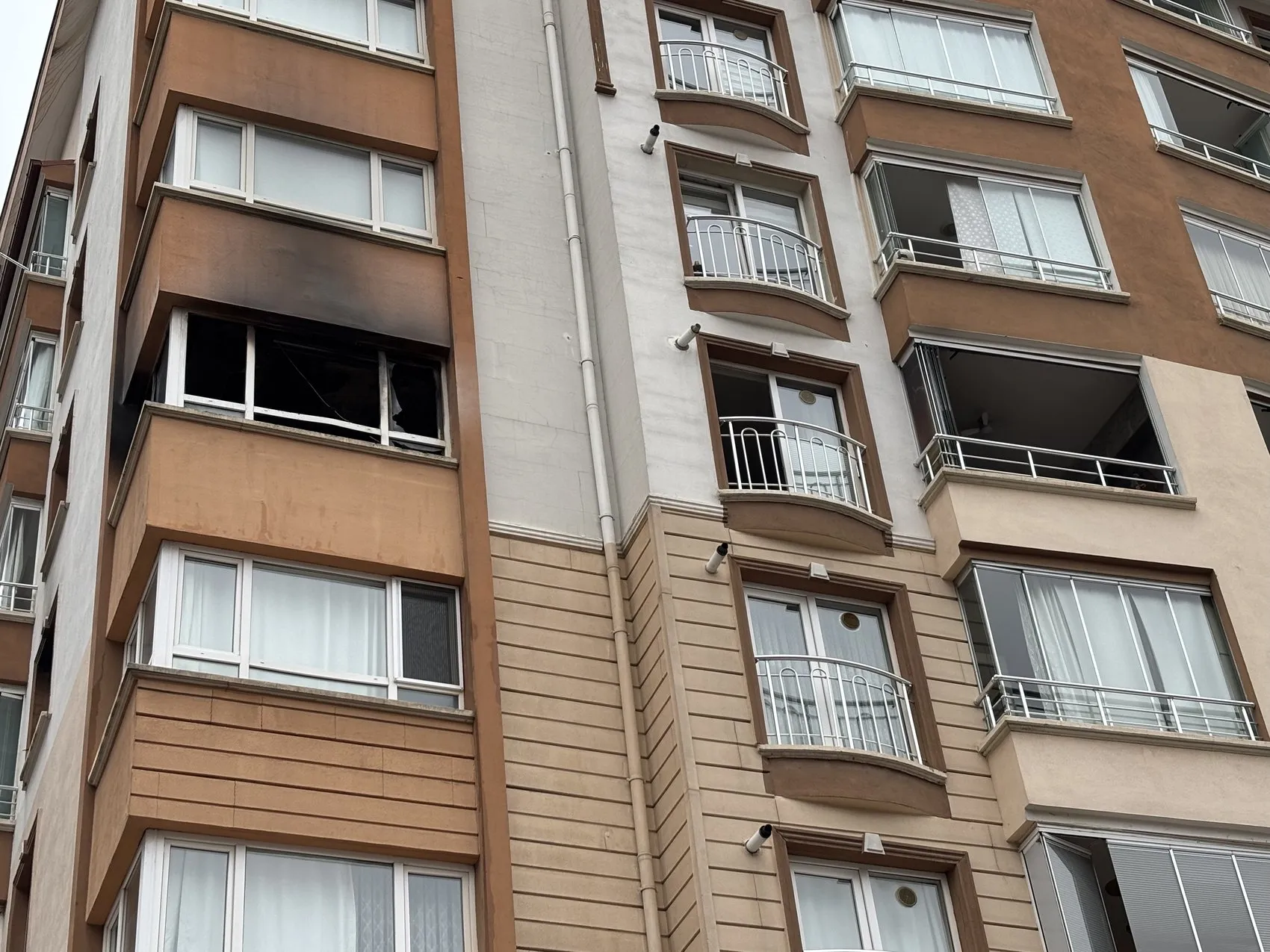 Mamak'ta korku dolu anlar: Alevlerin arasında kalan anne ve oğlu için zamanla yarıştılar