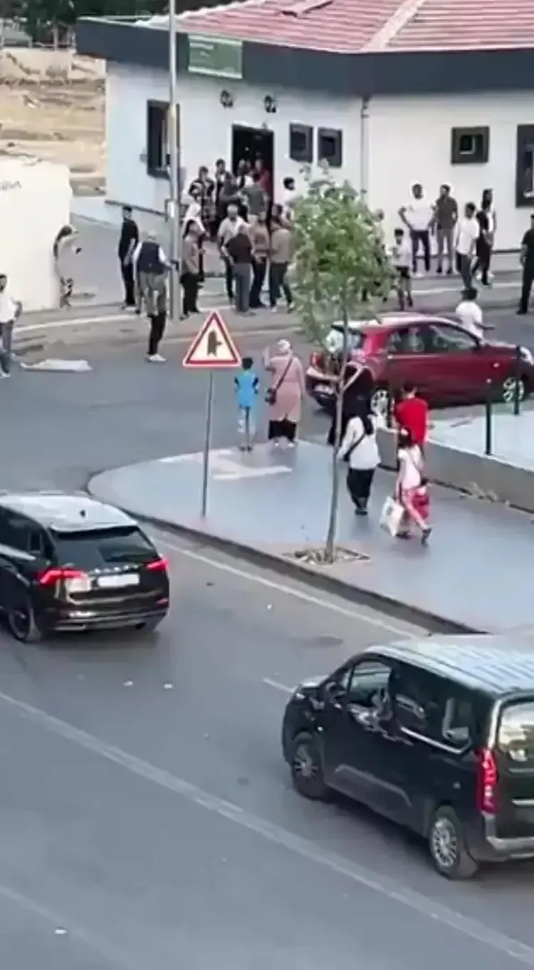 Bebeğini susturmak için sokağa çıkmıştı: İki ailenin kanlı hesaplaşmasında masum baba kurban gitti