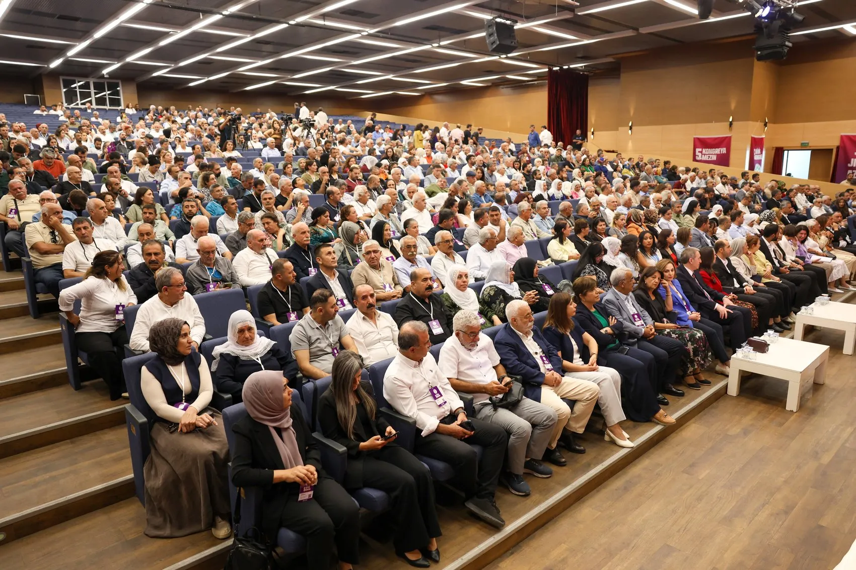 DEM Parti'de güven tazeleme dönemi: Hatimoğulları ve Bakırhan ile yola devam kararı