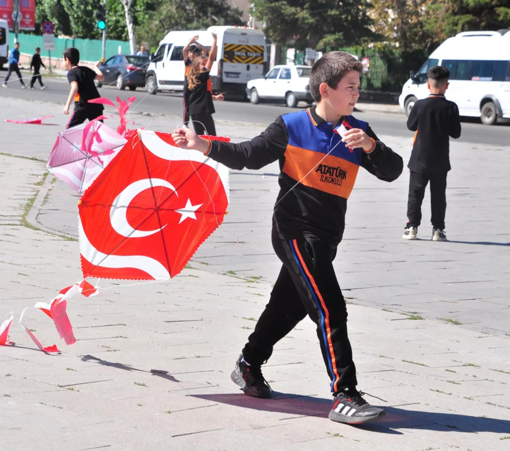 Kars semalarında Gazze için yükselen umut: Uçurtmalar özgürlük mesajı taşıdı