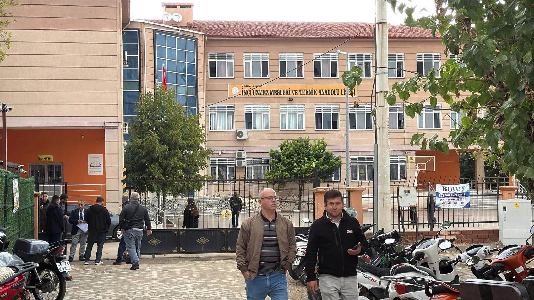 Turgutlu'da dehşet dolu günlerin ardından okulda ilk ders zili çaldı