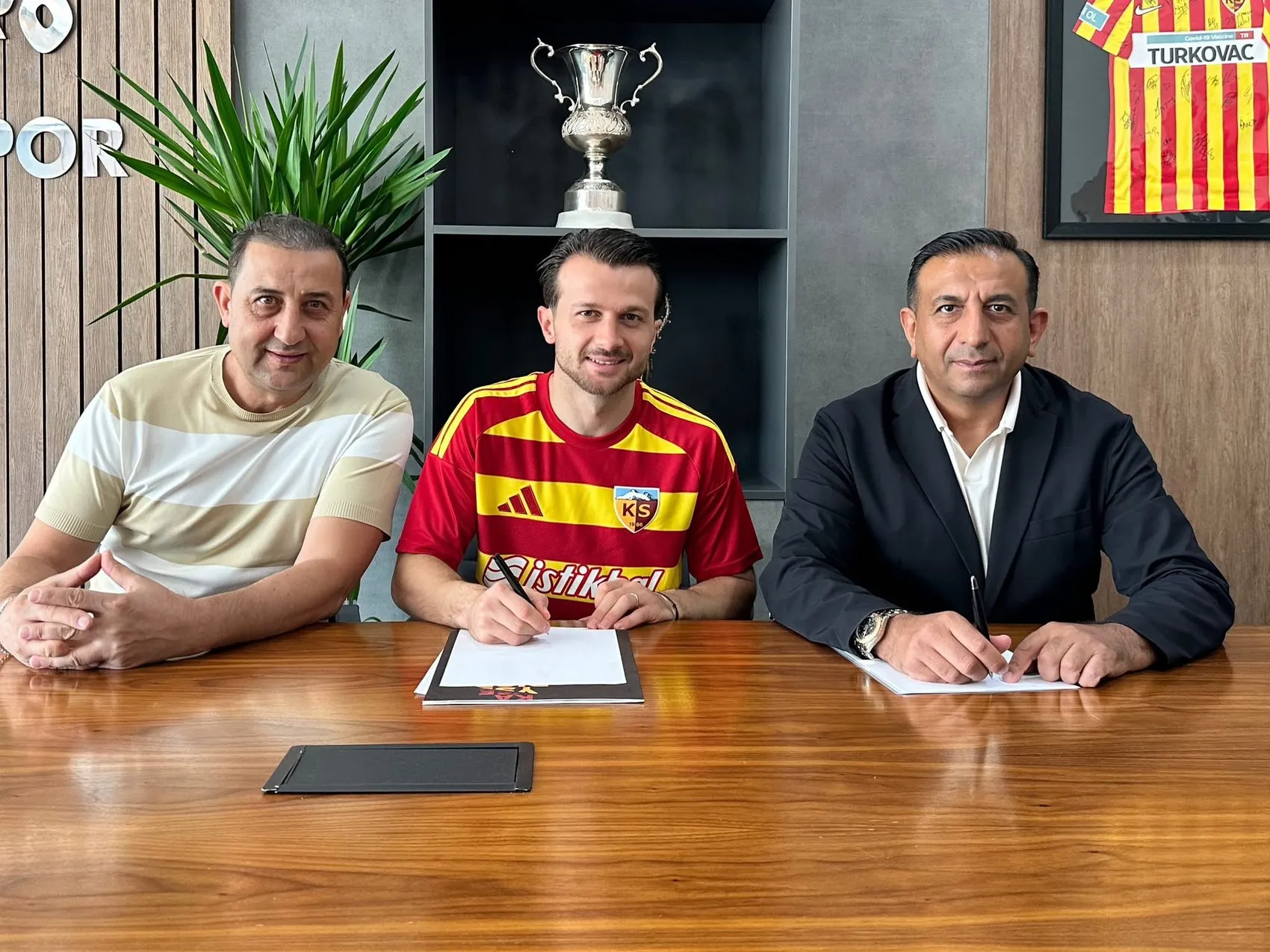 Kayserispor'da transferin son saatlerinde hareketli dakikalar: Bir imza daha geldi
