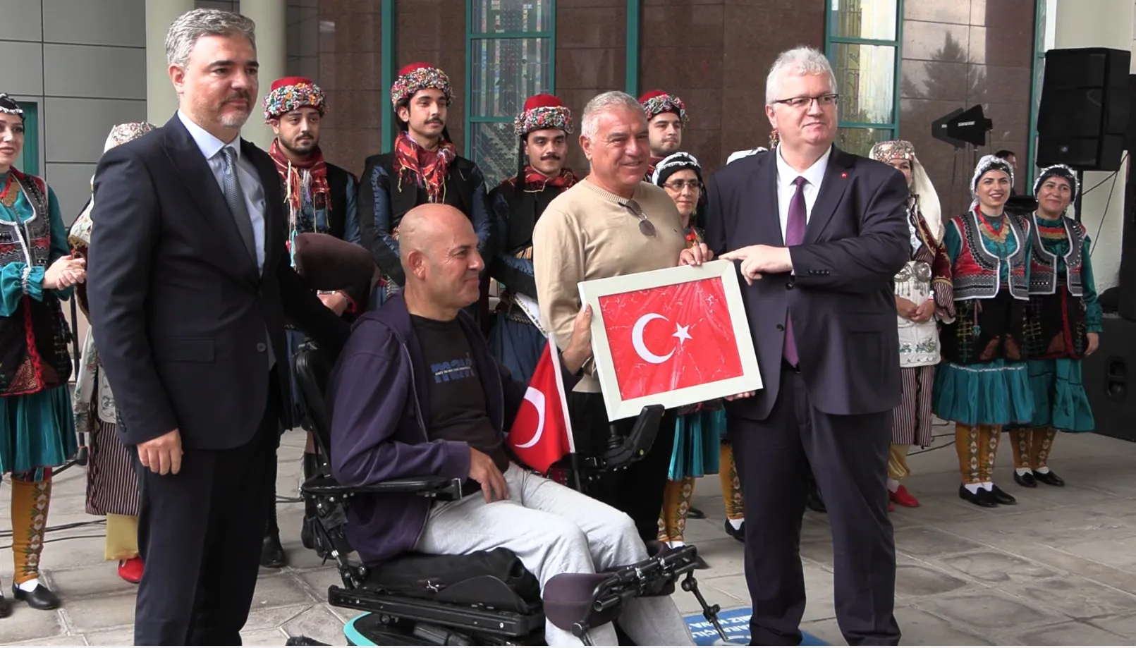 Kahramanlar için Ankara'da duygusal buluşma: Hastane bahçesinde bando sesleri yükseldi