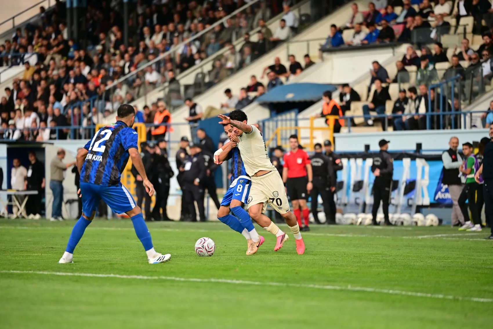 Karacabey'de kırmızı kart şoku: Ankaragücü deplasmanda farklı kazandı