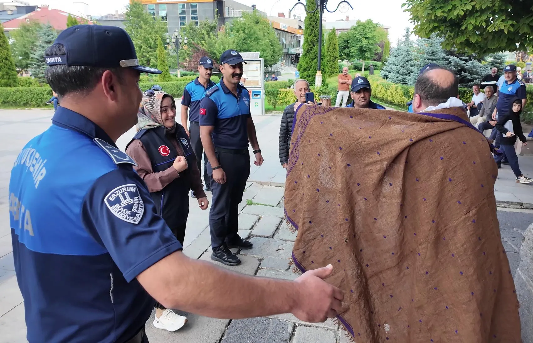 Erzurum'da zabıta ekiplerine şaşırtan dilenci operasyonu: Meğer hepsi bir kurguymuş