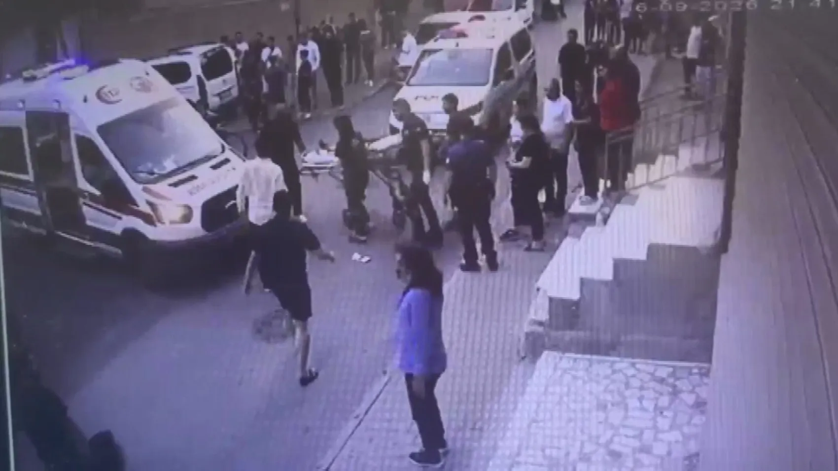 Sokak ortasında dehşet anları: Alacak kavgası masum bir çocuğun hayatını karartıyordu