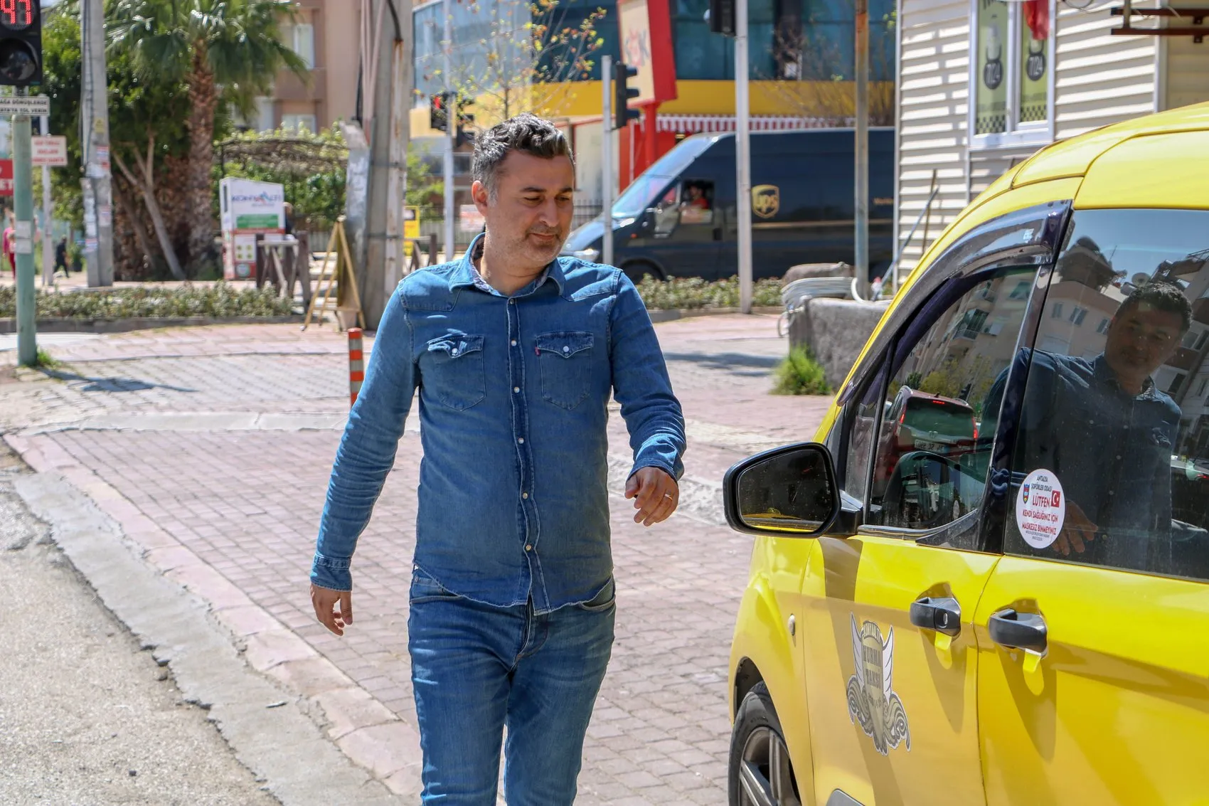 Taksicilikten kürsüye: 8 yıllık hukuk mücadelesini kazanan öğretmenin büyük dönüşü