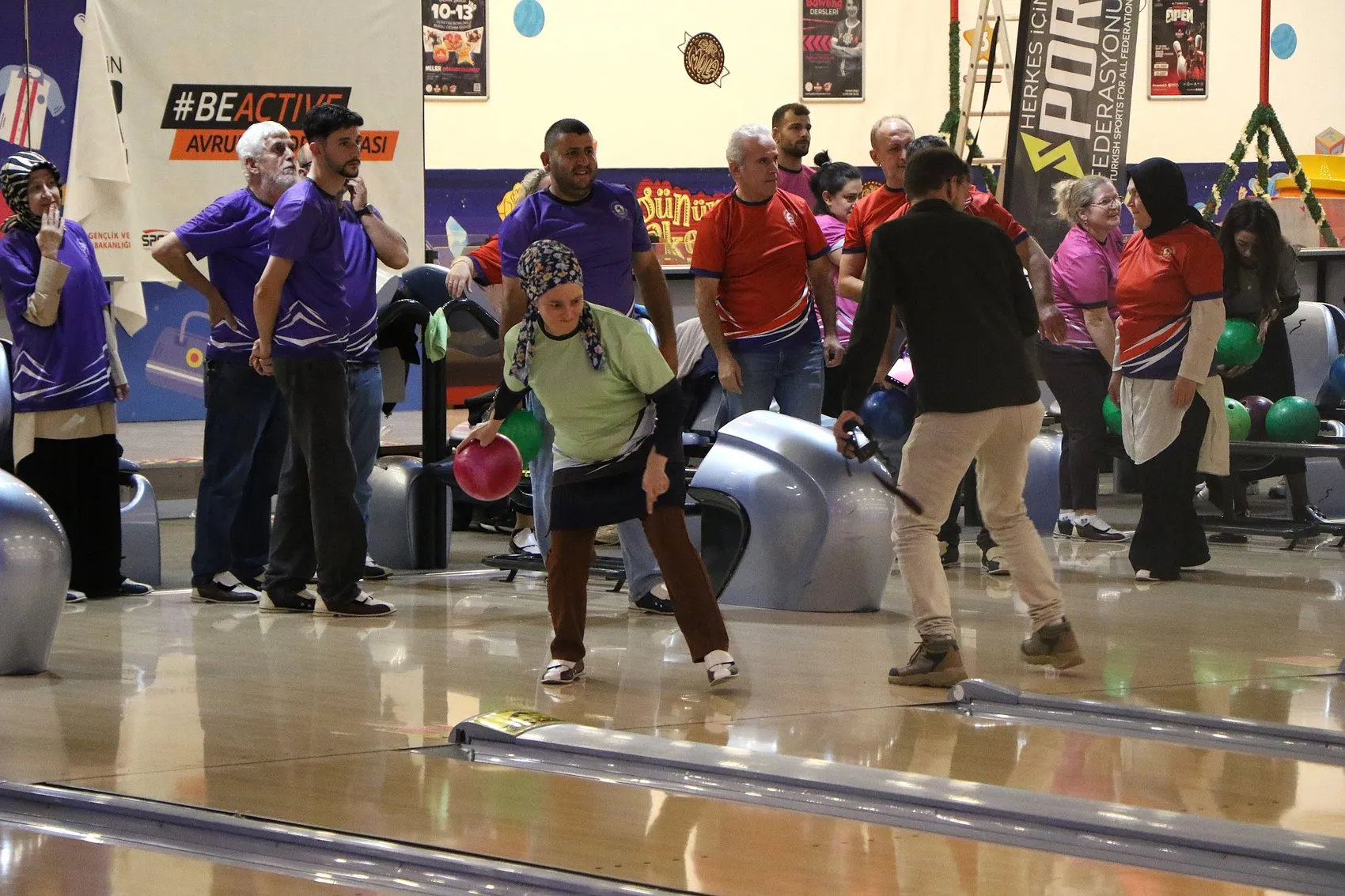 Samsun'da sessizliğin sesi bowling salonunda yankılandı