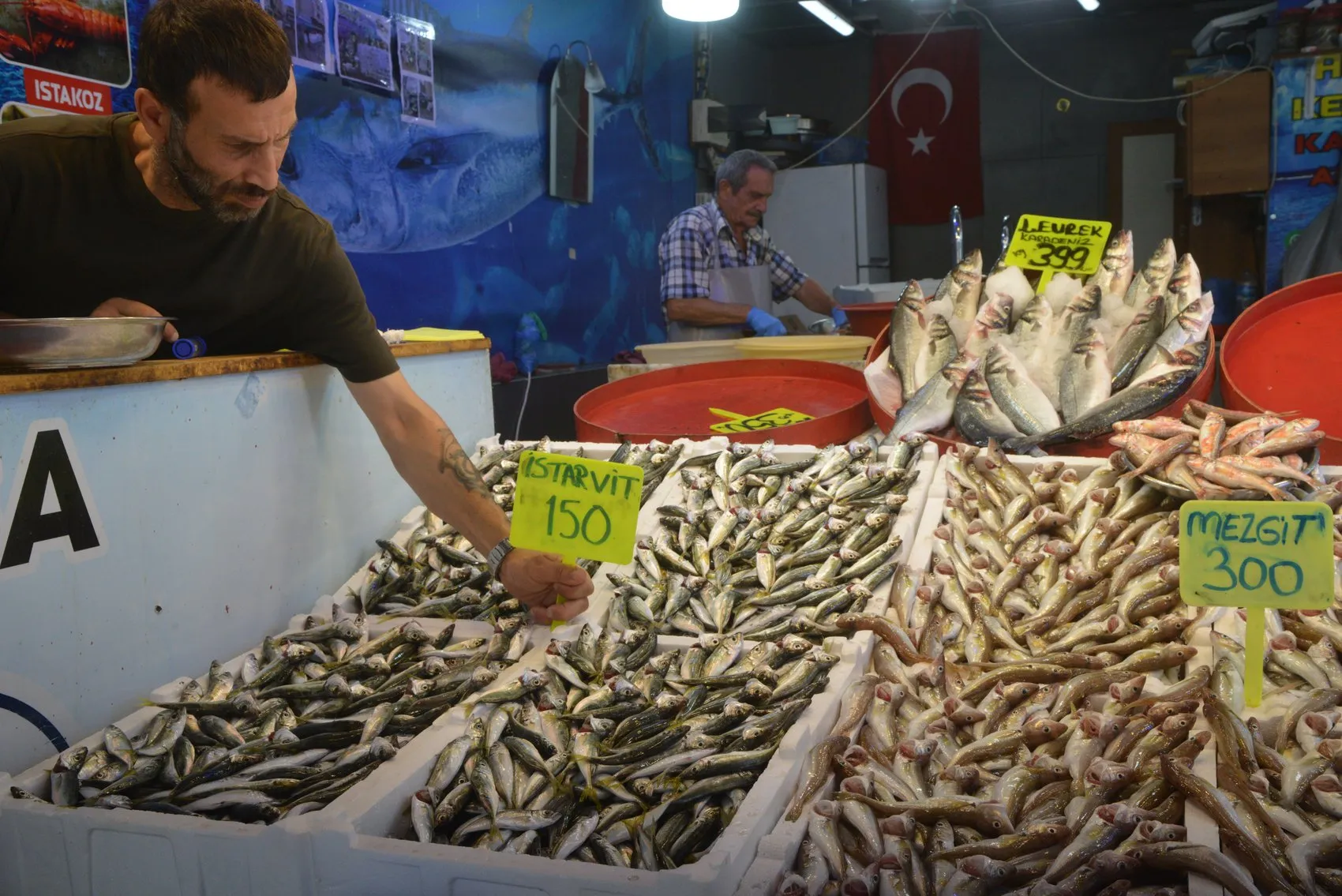 Karadeniz'de ağlar doldu taştı: Rize tezgahlarında sezon bereketi başladı