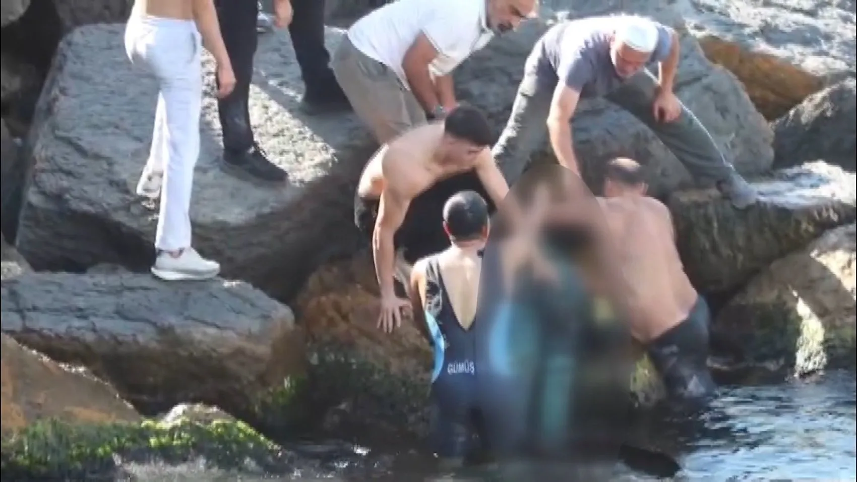 Kız Kulesi açıklarında korku dolu anlar: Zıpkınla avlanırken ölümden döndü