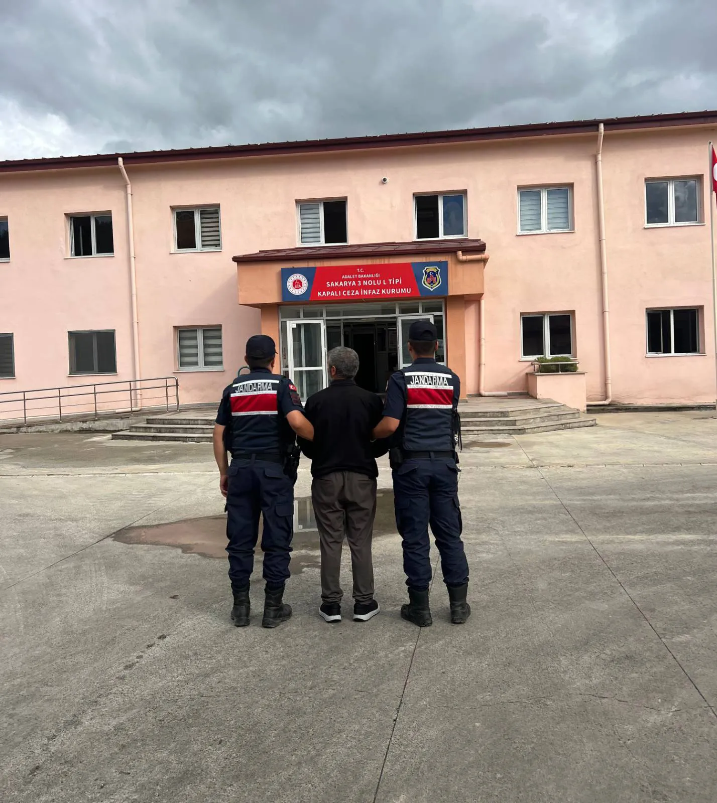 Sakarya'da jandarmadan eş zamanlı darbe: Uyuşturucu tacirlerine geçit yok