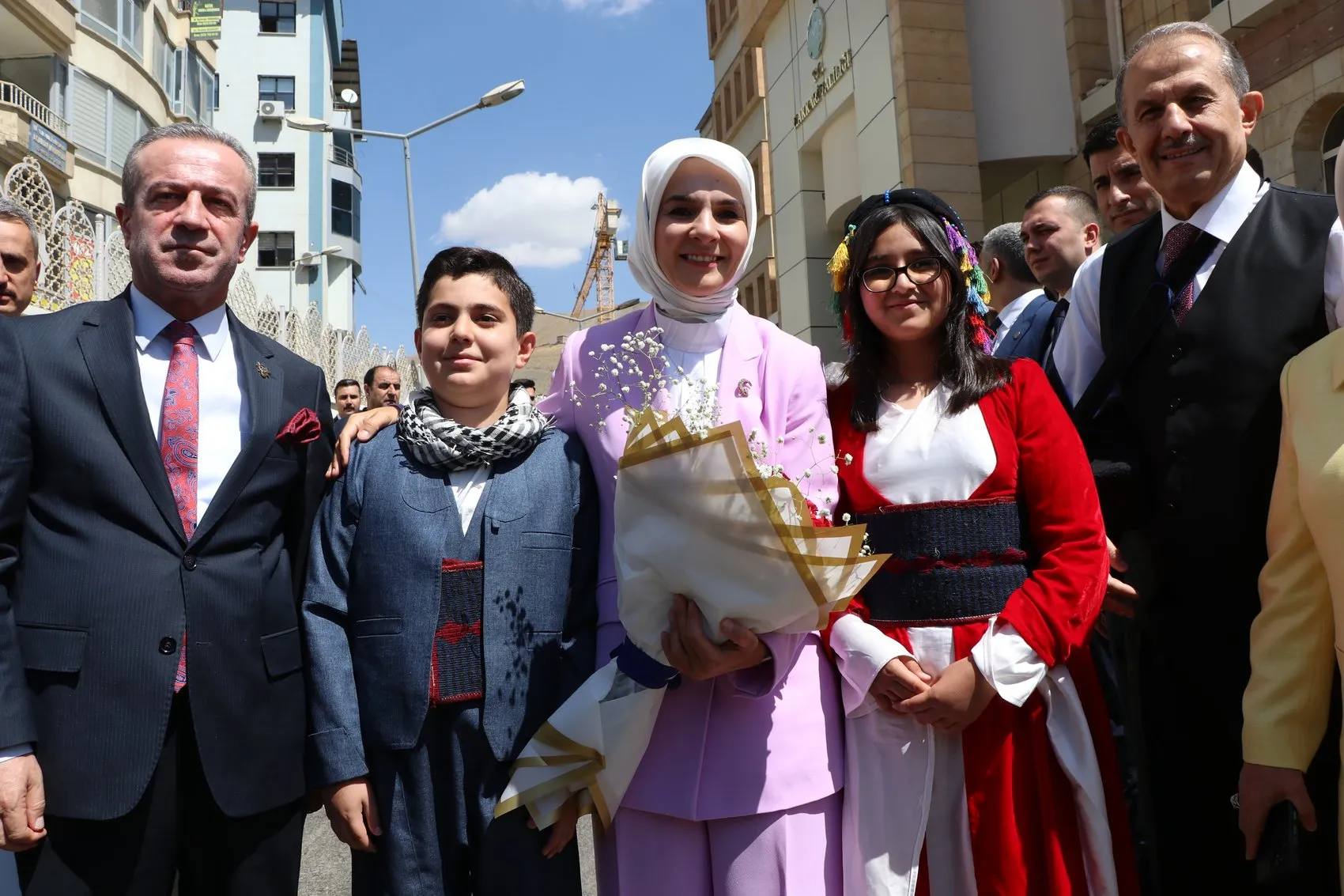 Bakan Göktaş'tan Hakkari'de tarihi çağrı: Terörsüz Türkiye'nin anahtarı kadınların elinde