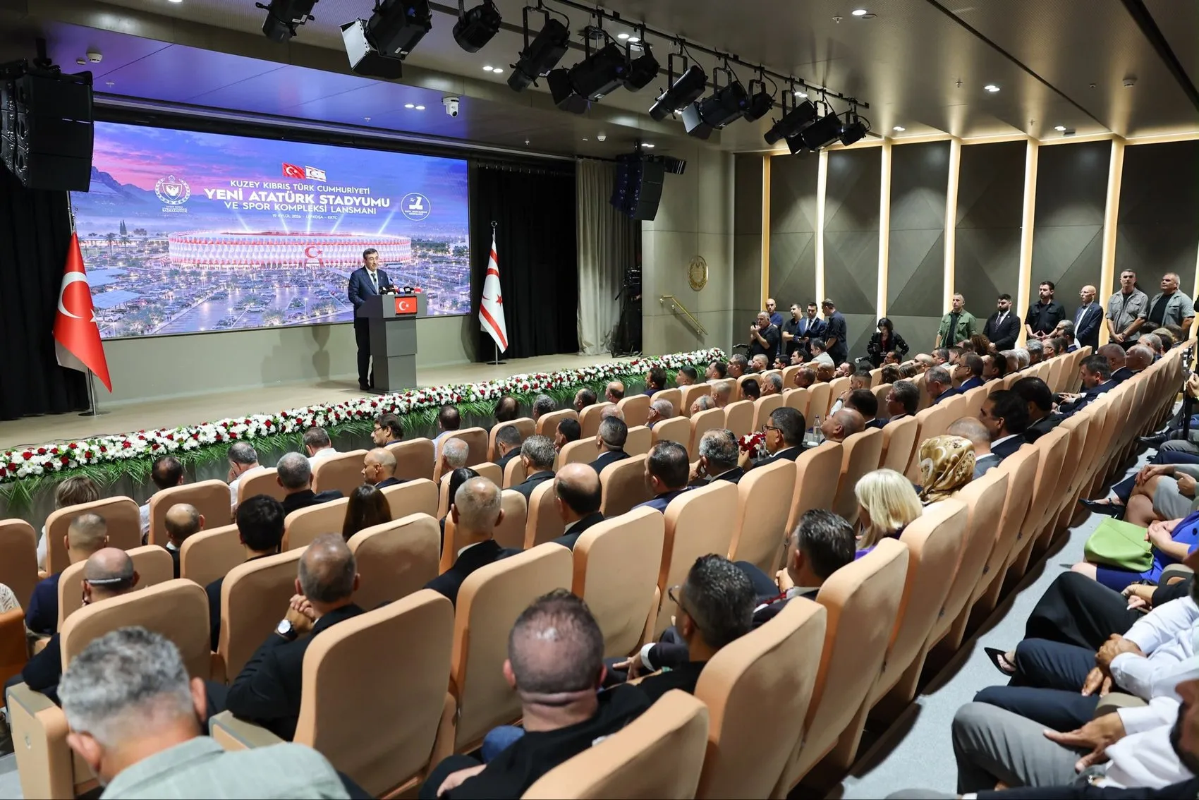 Kıbrıs Türk gençliğine dev spor yatırımı: Yeni stadyum için düğmeye basıldı