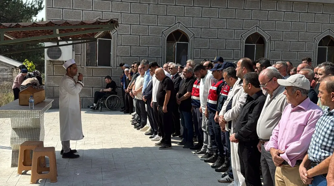 Minik Umay'ın yaşam mücadelesi son buldu: Annesinin yanına defnedildi