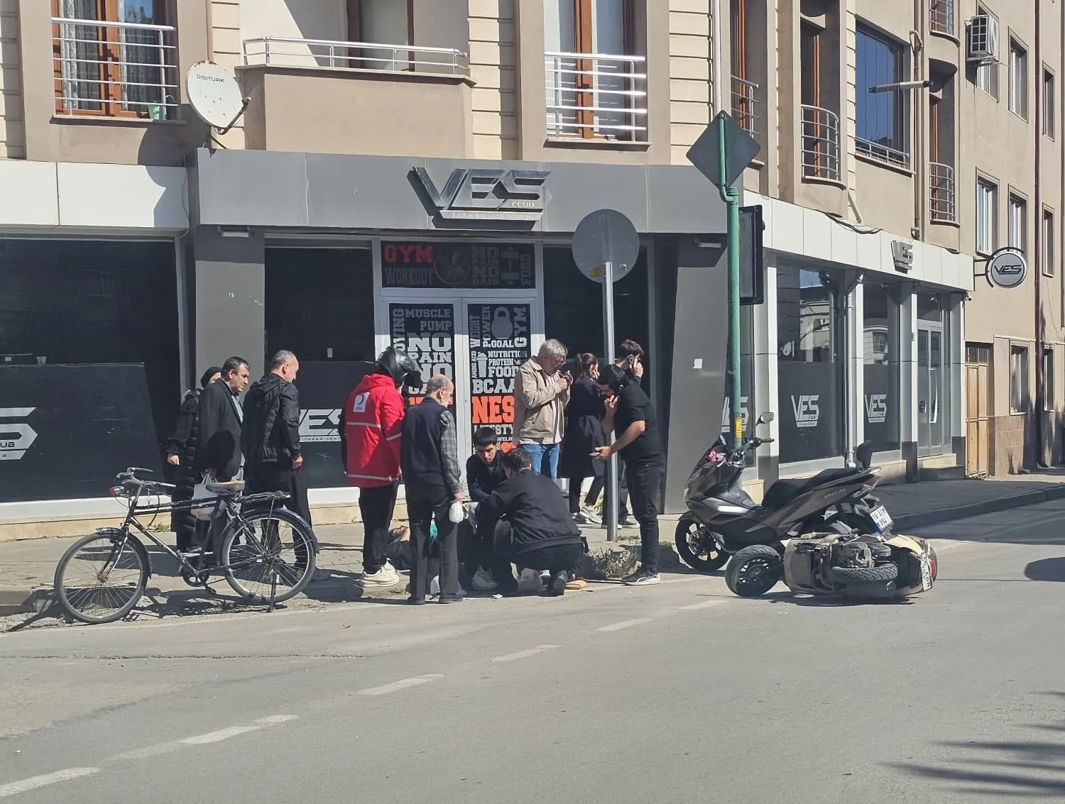İnegöl'deki kazada şaşırtan detay: Sedyede bile tarzından ödün vermedi
