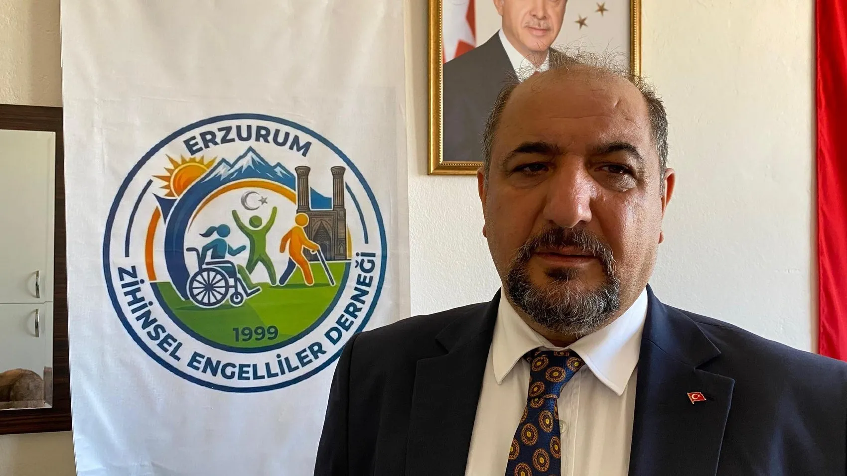 Erzurum'da engelleri aşmak için önce merdivenleri aşmaları gerekiyor