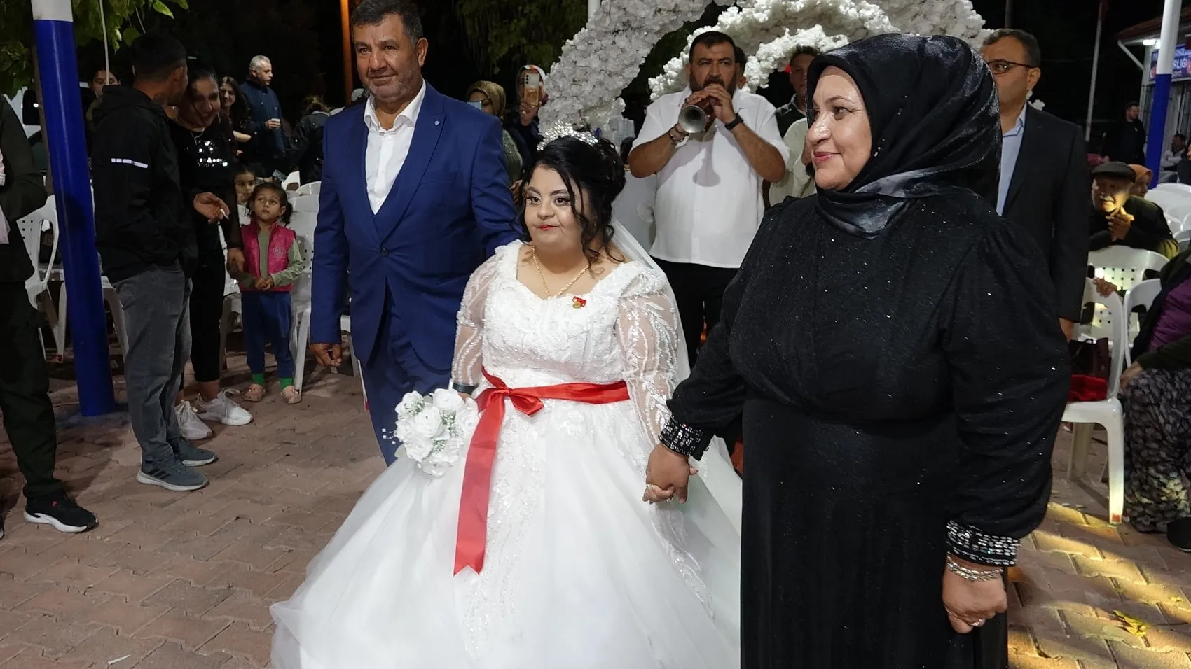 Burdur'da masalsı bir gün: Elif'in gelinlik hayali gerçek oldu