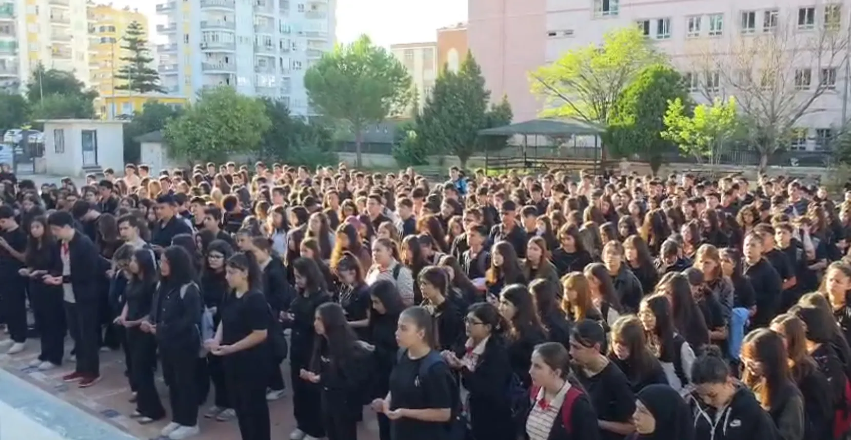 Sırası boş kaldı, çiçeklerle donatıldı: Kozan'ı yasa boğan veda