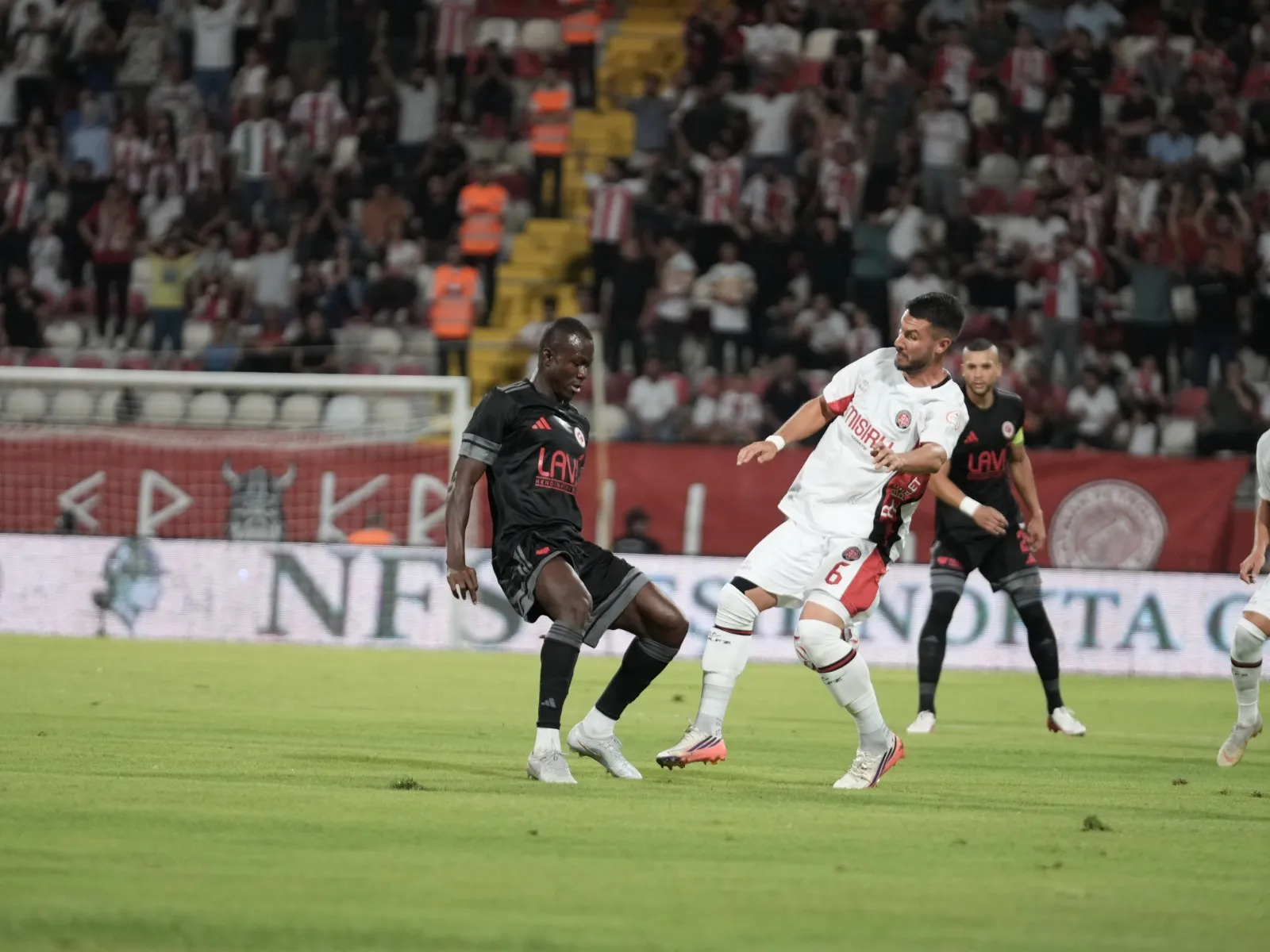 Batman'da nefes kesen düello: Petrolspor gol yağmurunda gülen taraf oldu