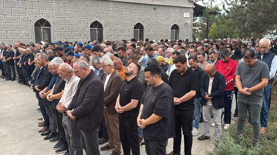 Müzik öğretmeni Cansu'nun hazin vedası: Karabük gözyaşlarına boğuldu