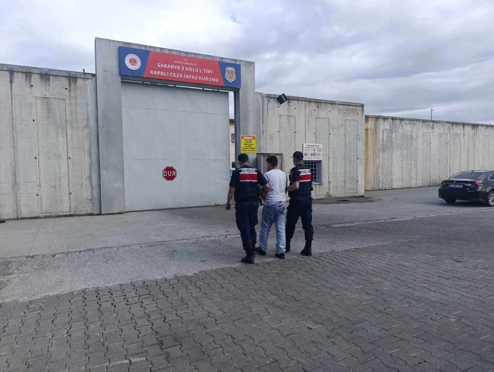 Sakarya'da jandarmadan eş zamanlı darbe: Uyuşturucu tacirlerine geçit yok