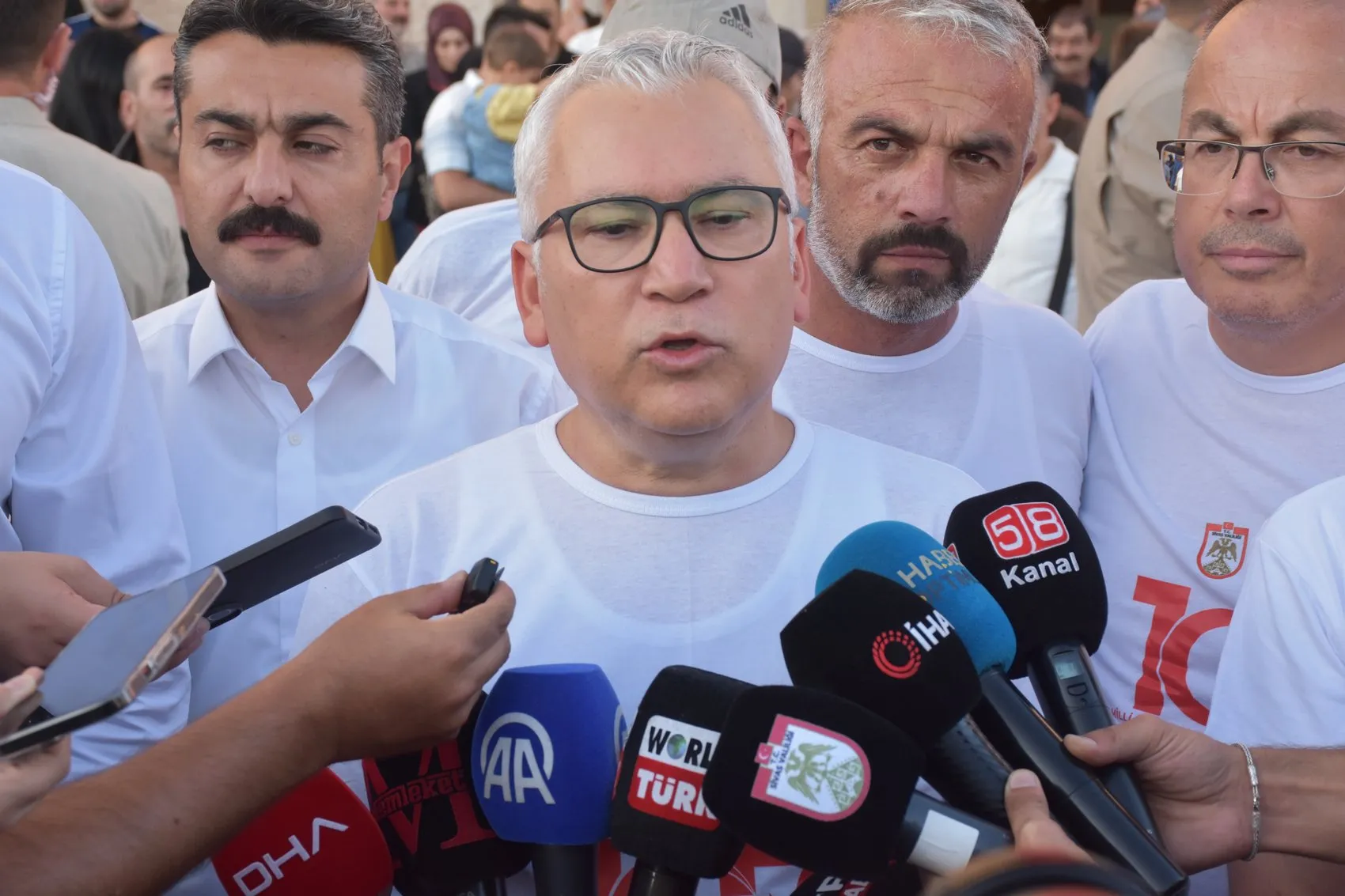Sivas'ın kalbinde dev buluşma: Binlerce kişi aynı ritimde birleşti