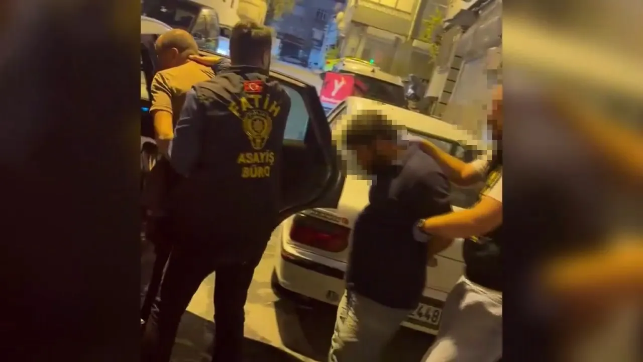 Fatih'te gece yarısı dehşeti: Husumetlisinin dükkanını kurşun yağmuruna tuttular