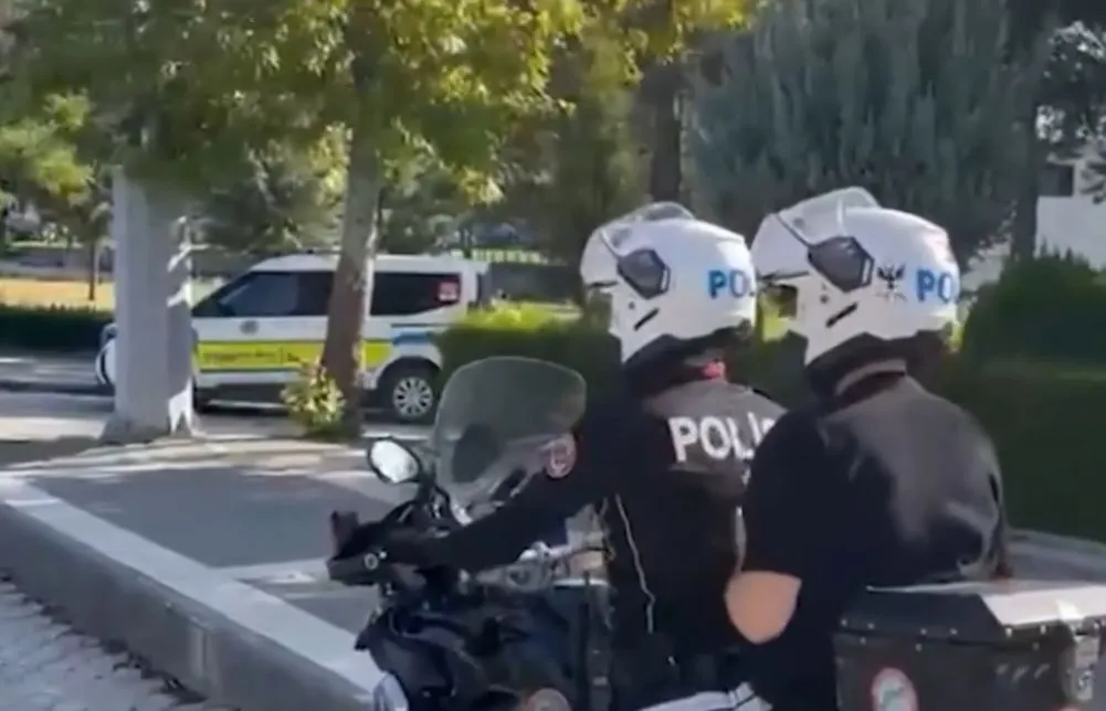 KPSS maratonunda polis desteği: Sınav kapısında zamanla yarışan gençlerin imdadına yetiştiler